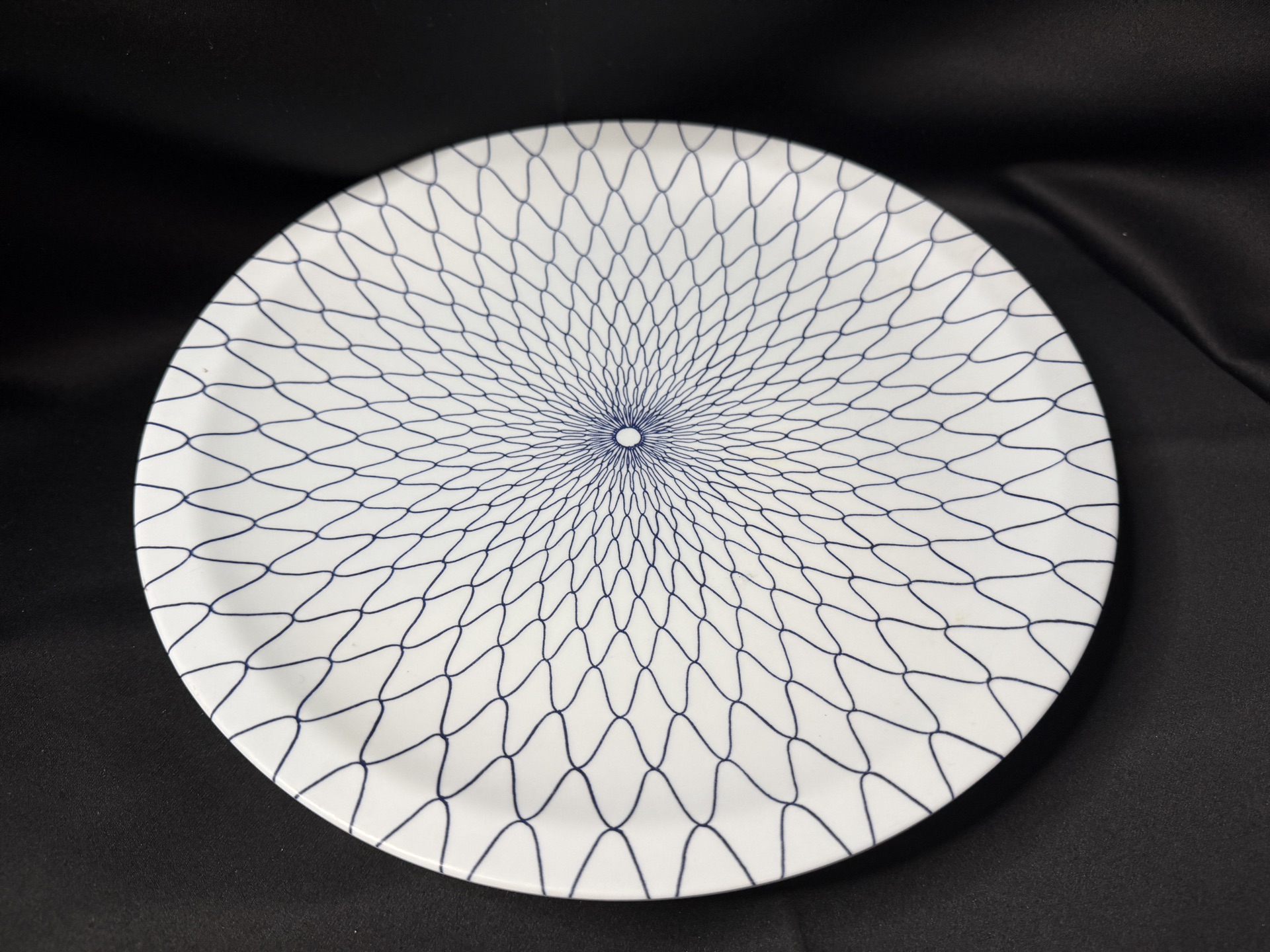 Set of 8 - Extra large vintage serving plates by Three Line Melamine Ware -Japan - image 3 of 7