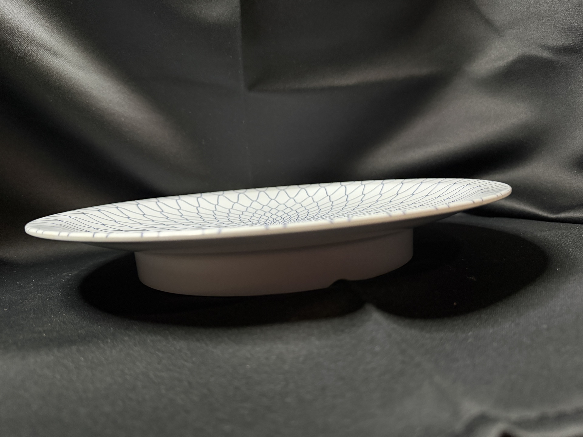 Set of 8 - Extra large vintage serving plates by Three Line Melamine Ware -Japan - image 4 of 7