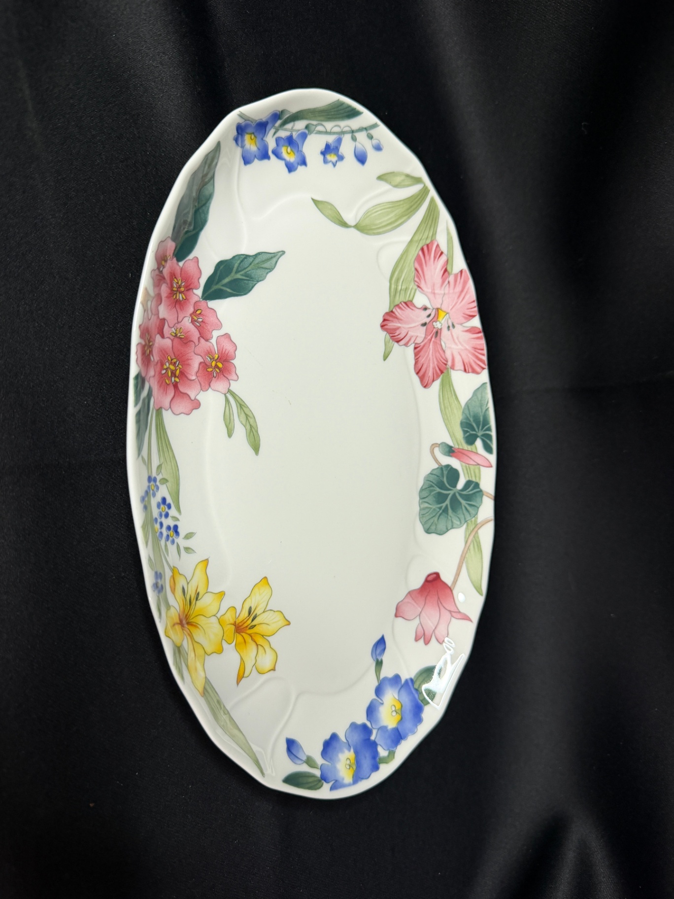 vintage oval serving platter from the Villeroy & Boch Flora Bella collection - image 1 of 3