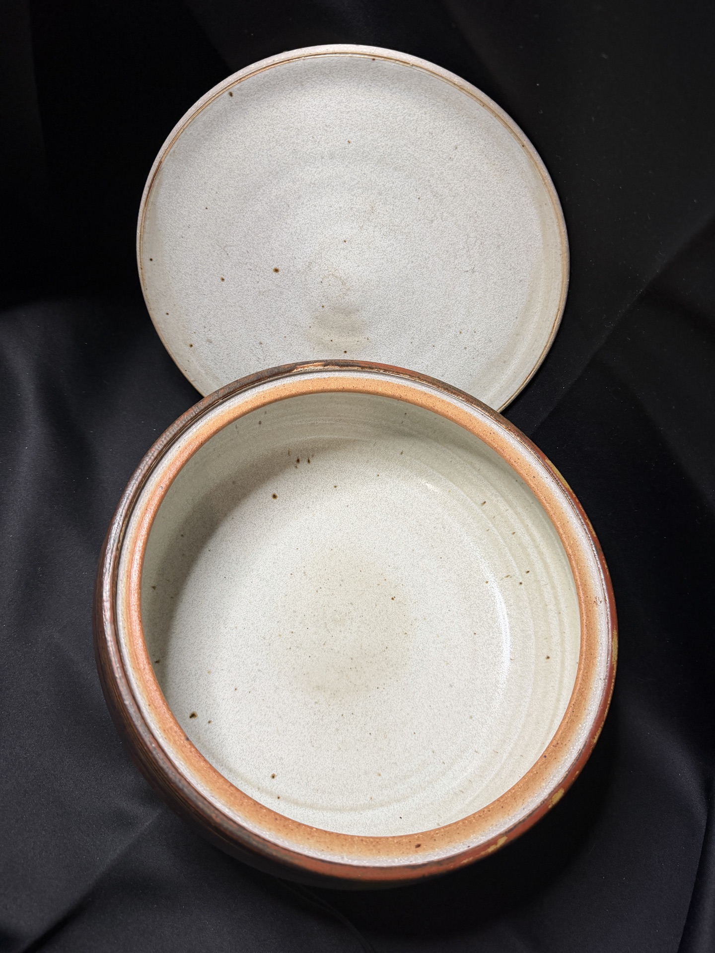 Vintage studio pottery lidden casserole dish - image 3 of 5