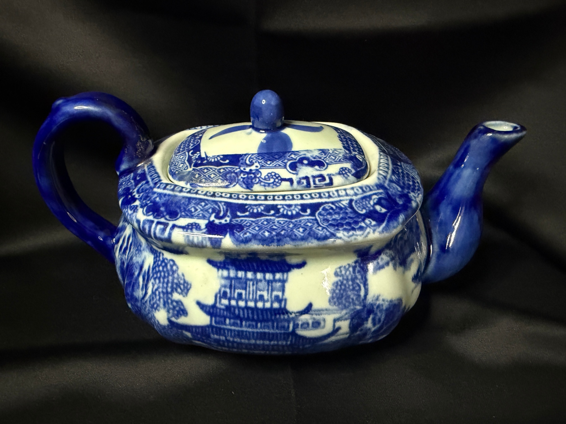 Antique Teapot - possibly ironstone - image 4 of 7