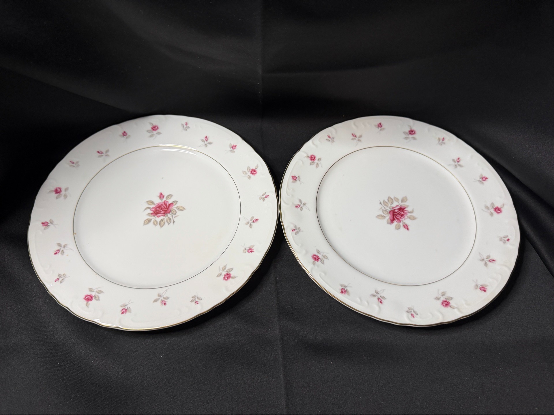 2 - vintage "Royal Court" fine china dinner plates made in Japan - image 1 of 5
