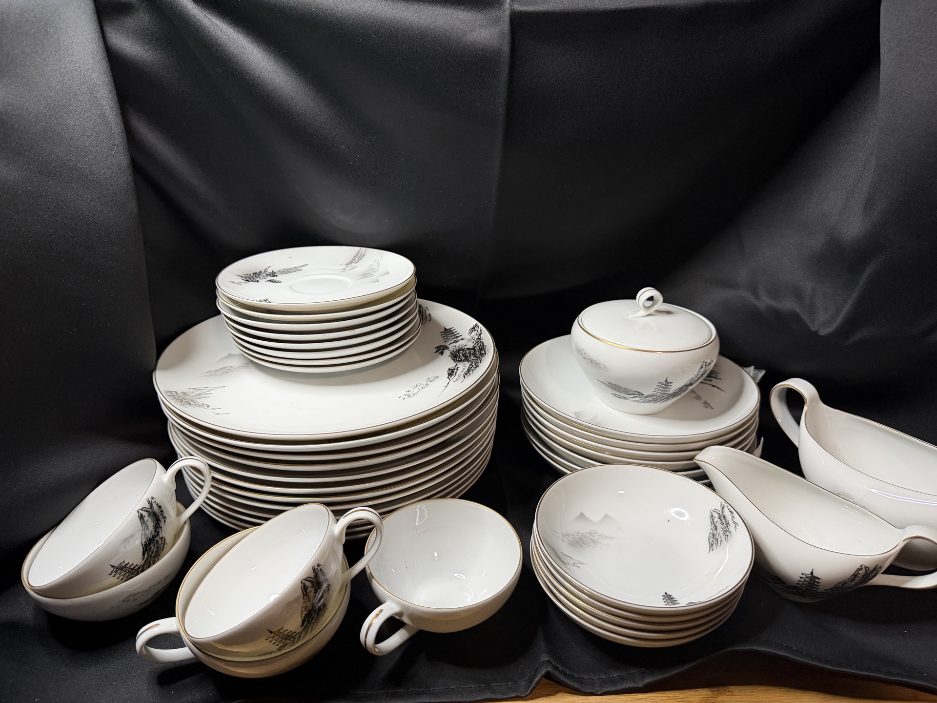 Vintage set of Fukagawa Arita Japanese porcelain dinnerware - image 1 of 13