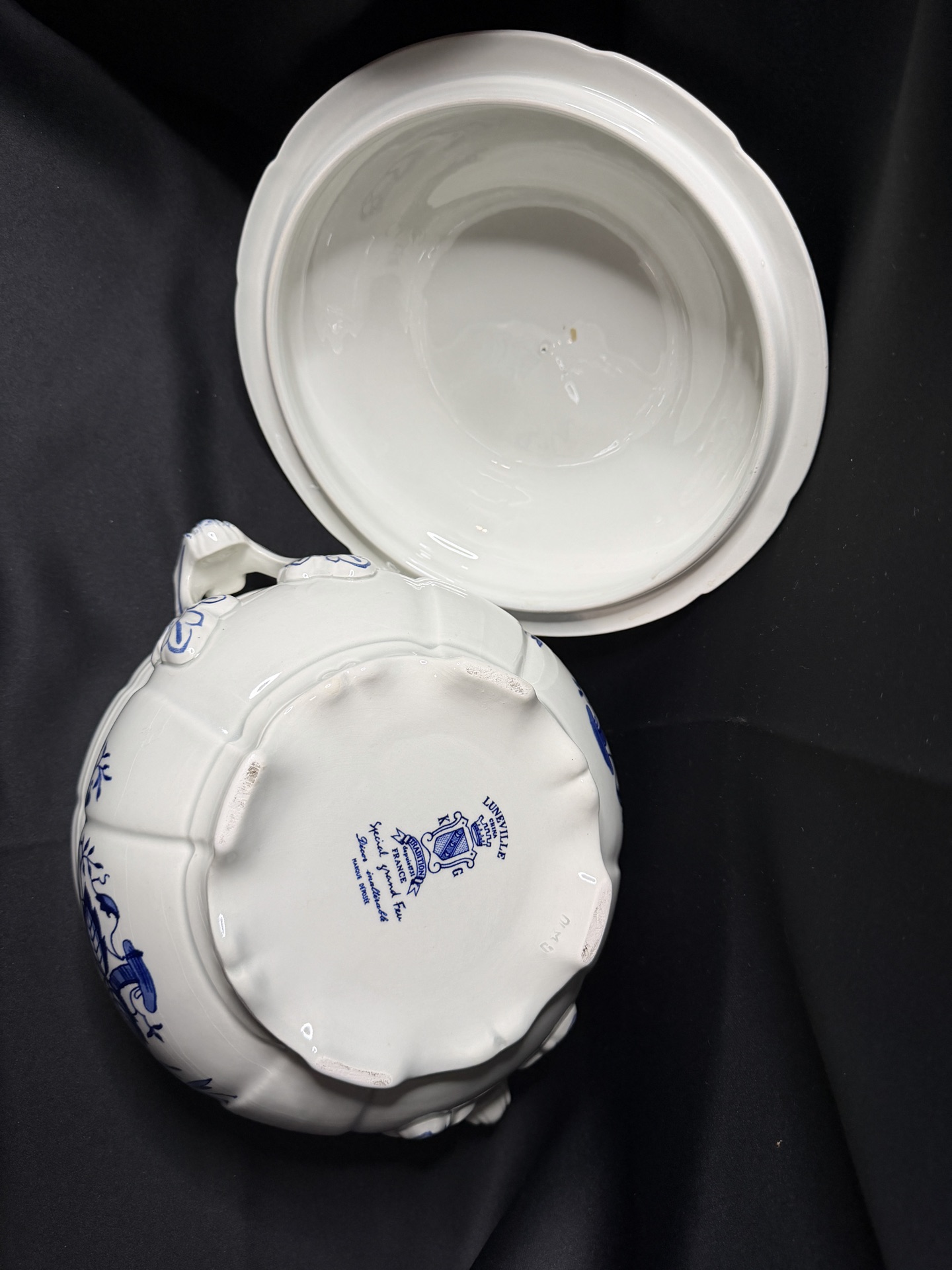 Louis XV-style earthenware terrine - image 5 of 8