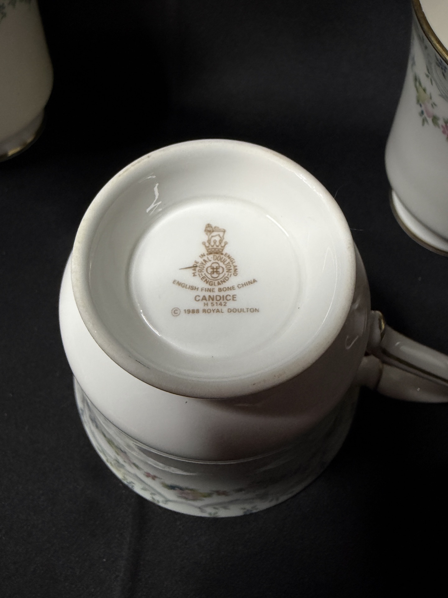 Set of 4 Royal Doulton teacups from the "Candice" pattern - image 3 of 6