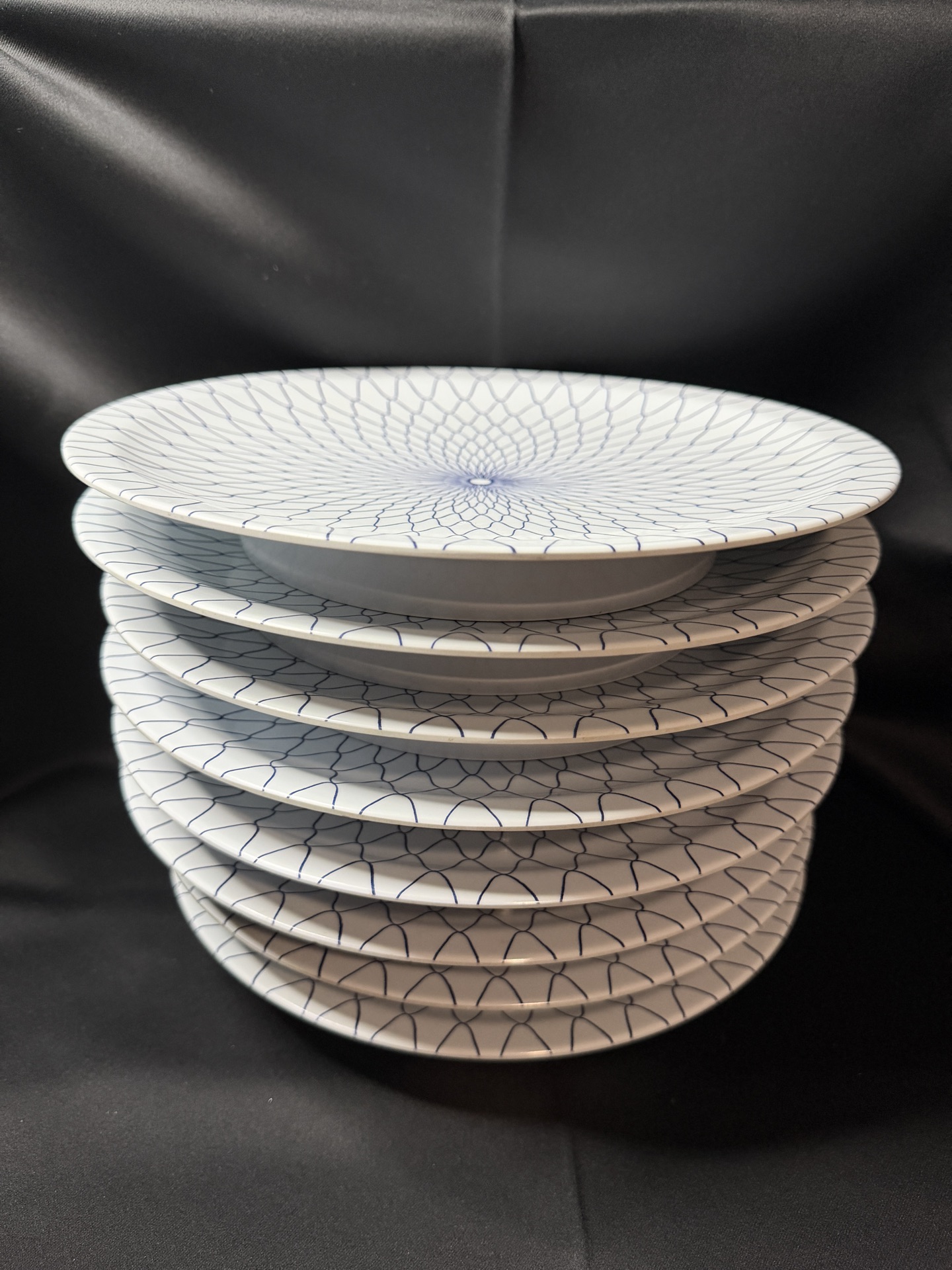 Set of 8 - Extra large vintage serving plates by Three Line Melamine Ware -Japan - image 1 of 7