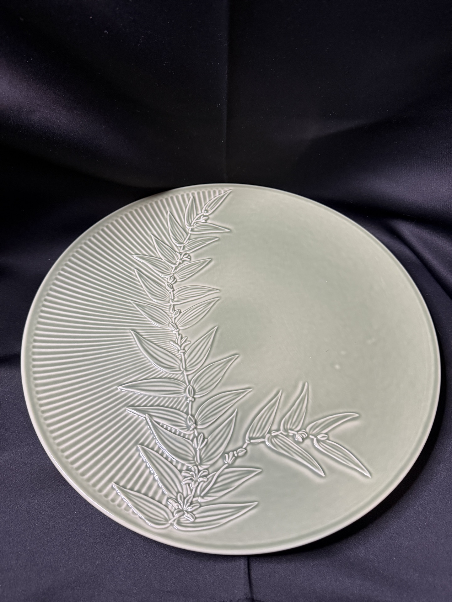 Lenox Woodland Leaves embossed platter - image 1 of 4