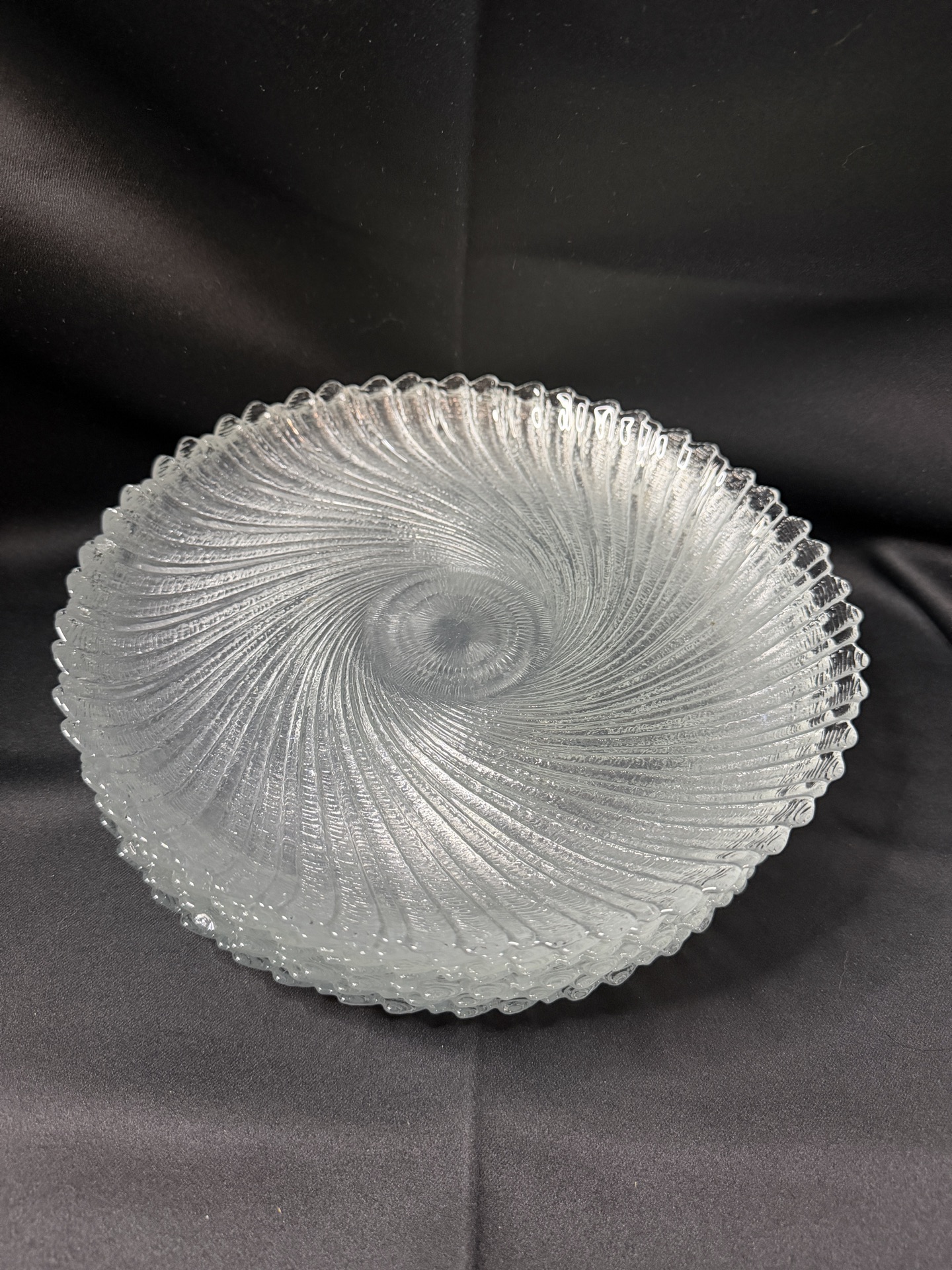 Set of 8 - vintage Arcoroc Seabreeze dinner plates - image 1 of 3