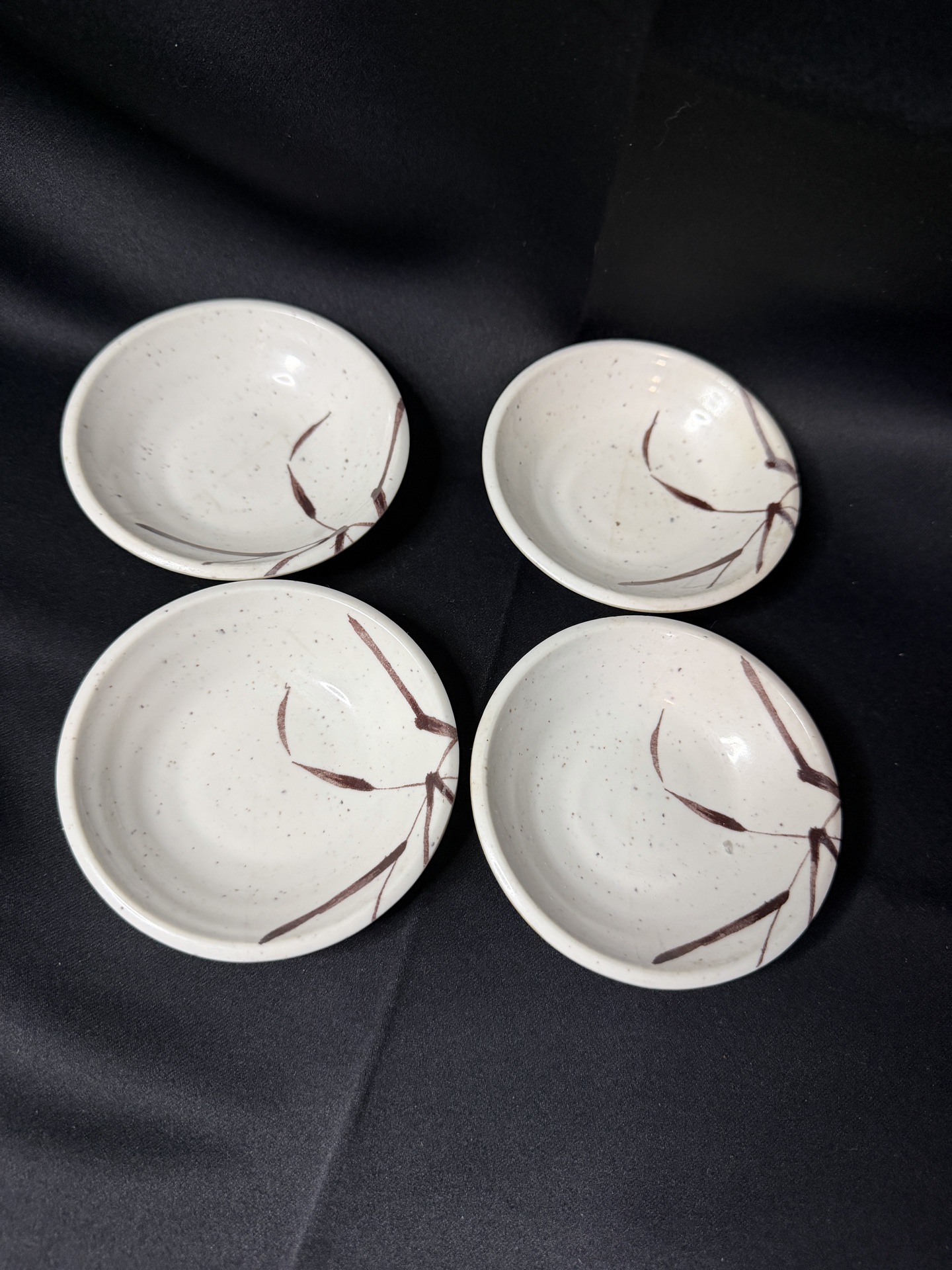 4 - Melamine sauce dishes - image 1 of 4