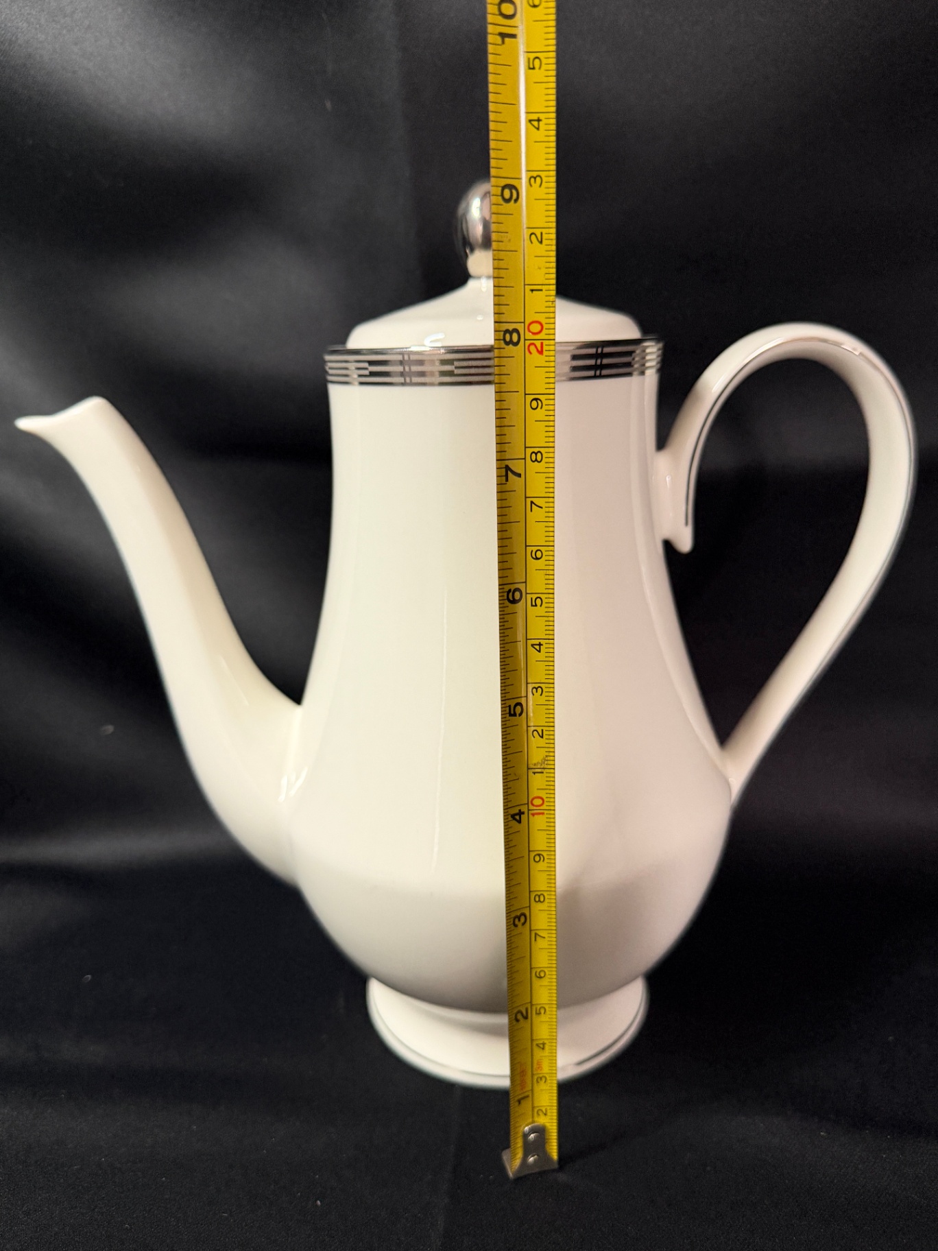 Charter Club Classics Bridgeton pattern 5-cup coffee pot with a lid and platinum rim. - image 5 of 5