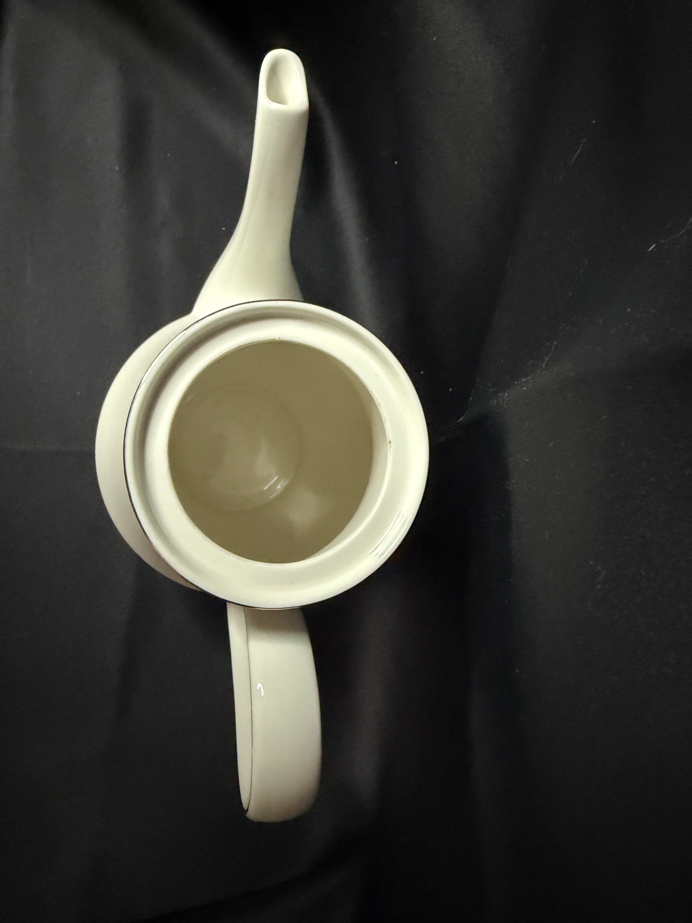 Charter Club Classics Bridgeton pattern 5-cup coffee pot with a lid and platinum rim. - image 3 of 5