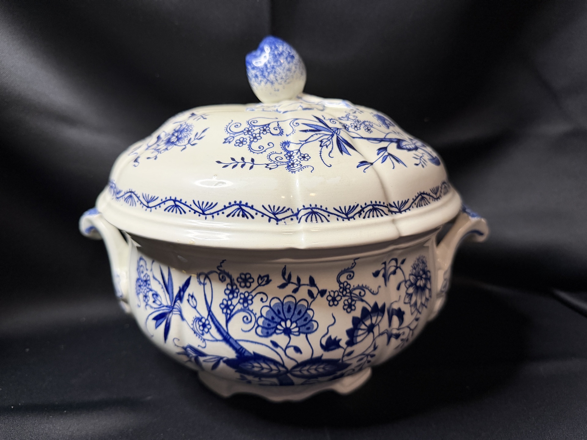 Louis XV-style earthenware terrine - image 3 of 8