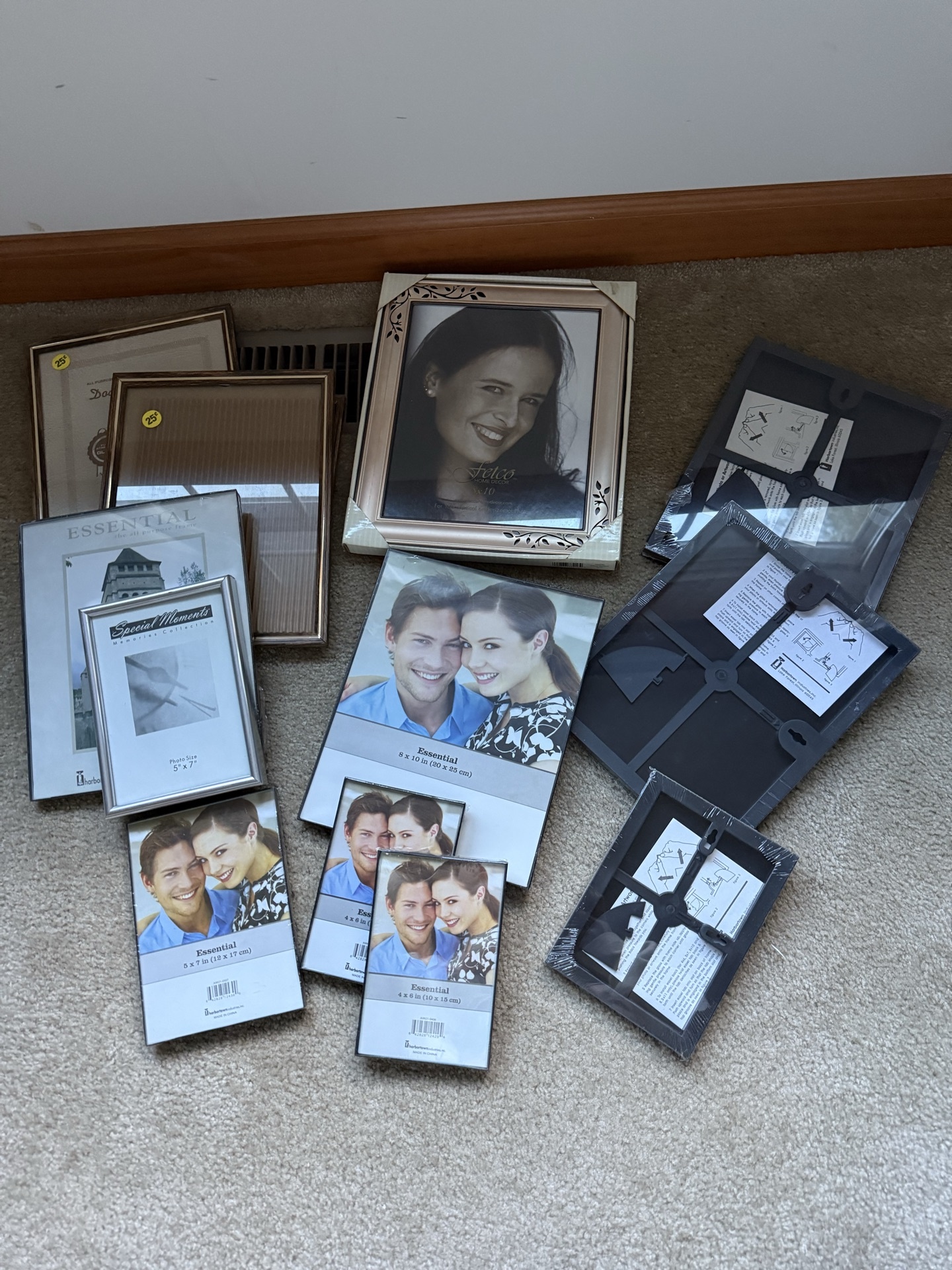 Assorted photo frames - image 1 of 3