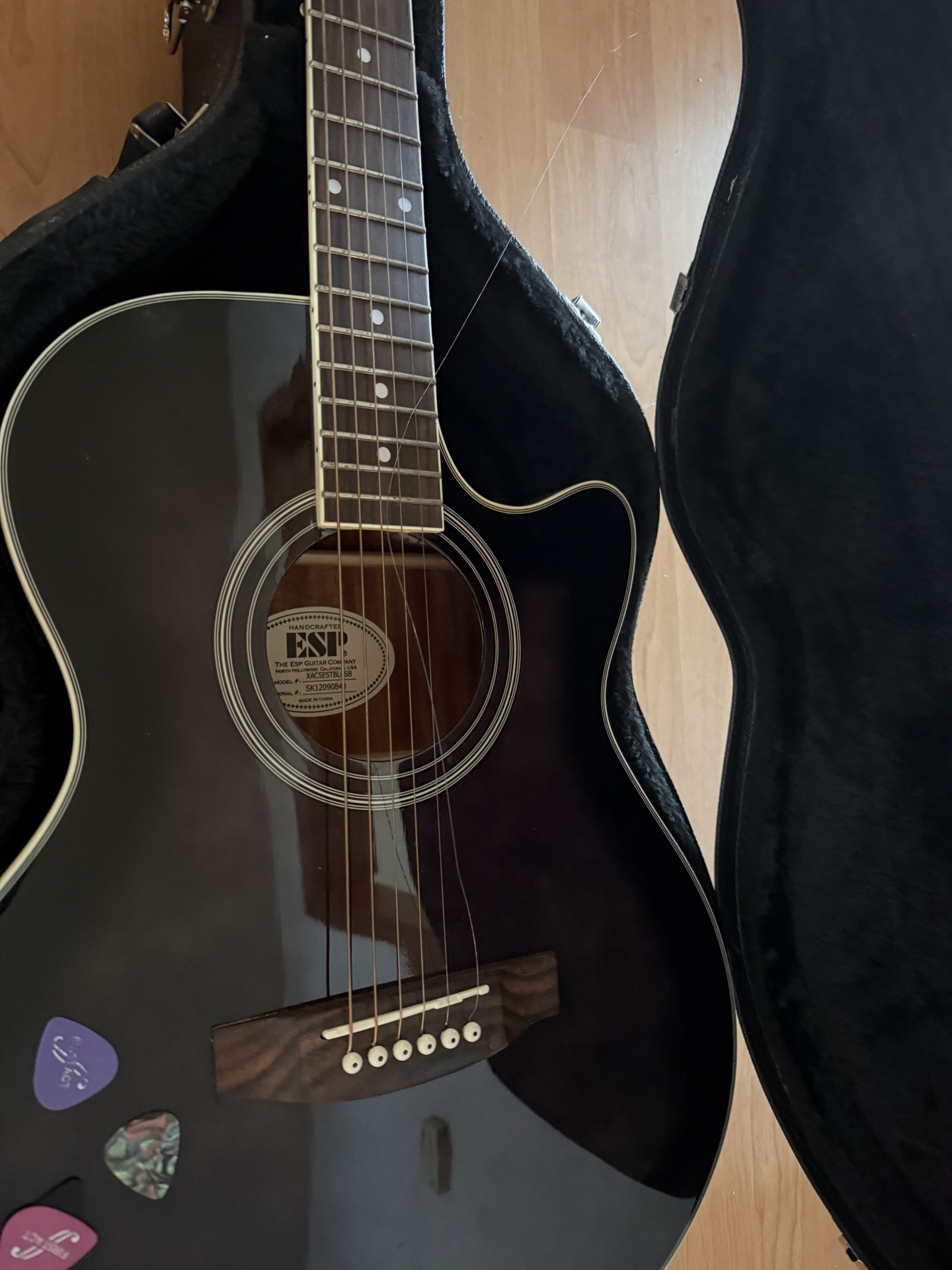 Black acoustic guitar in a hard case - image 3 of 8
