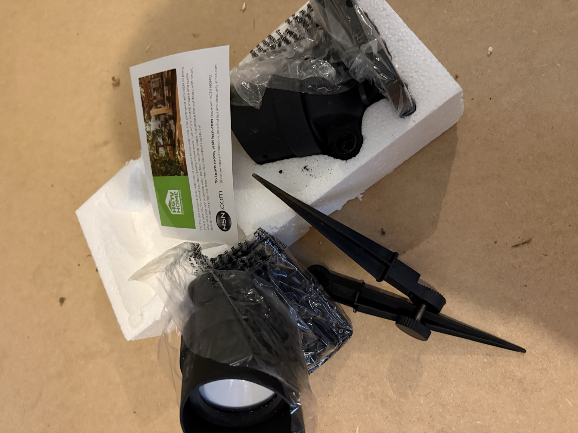 Outdoor lighting kit with stake lights - image 1 of 3