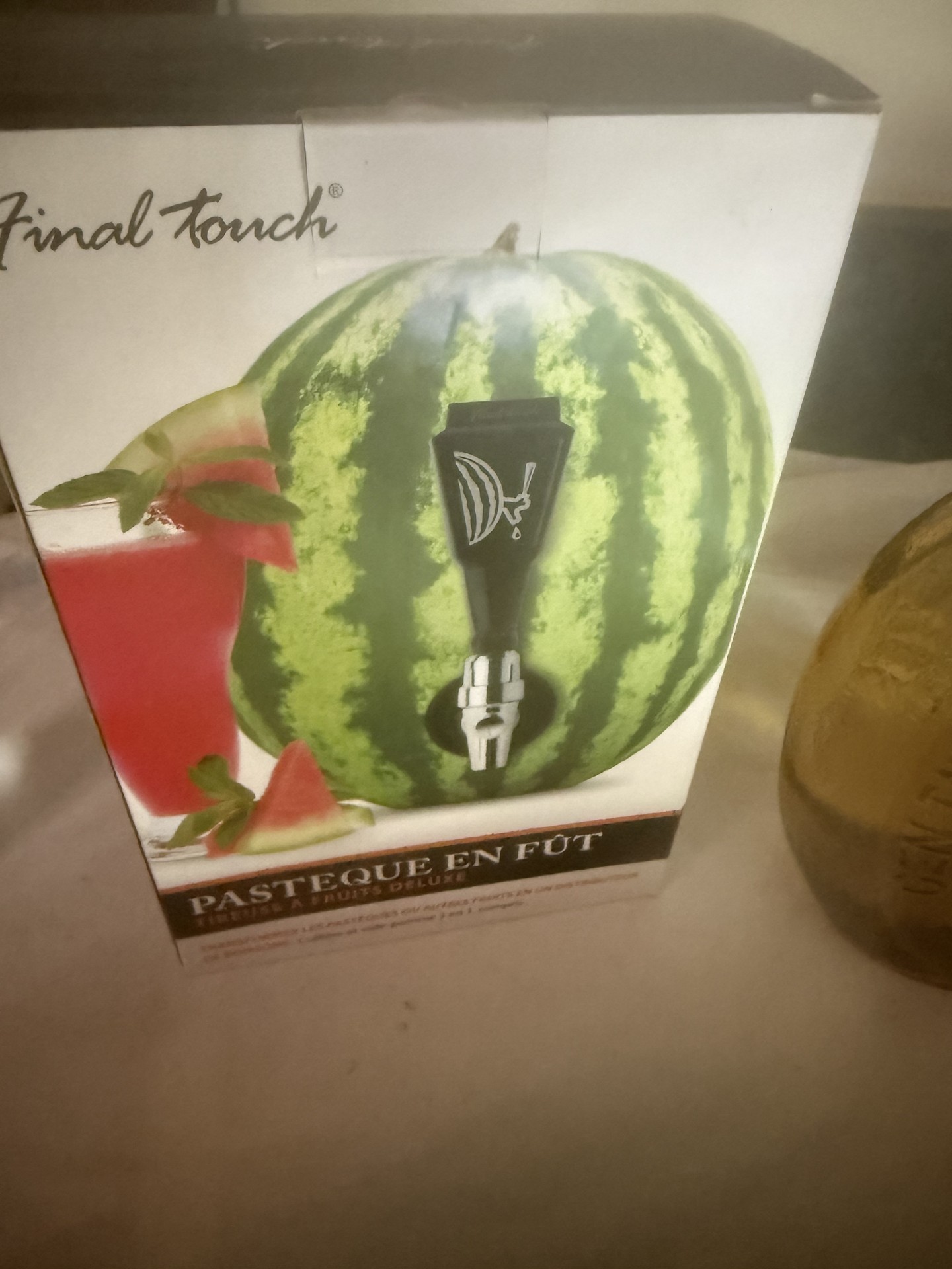 Assorted kitchen gadgets and household items - image 3 of 8