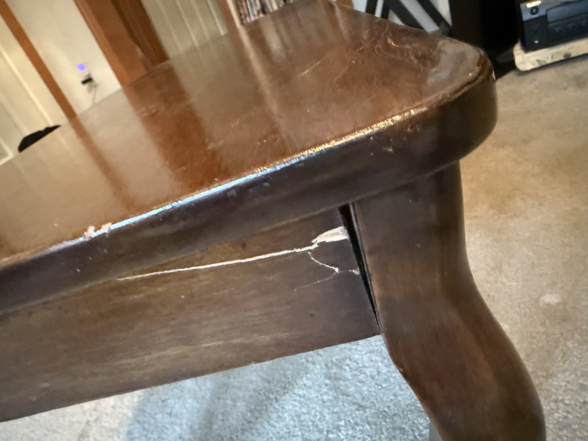 Wooden coffee table with curved legs - image 4 of 8