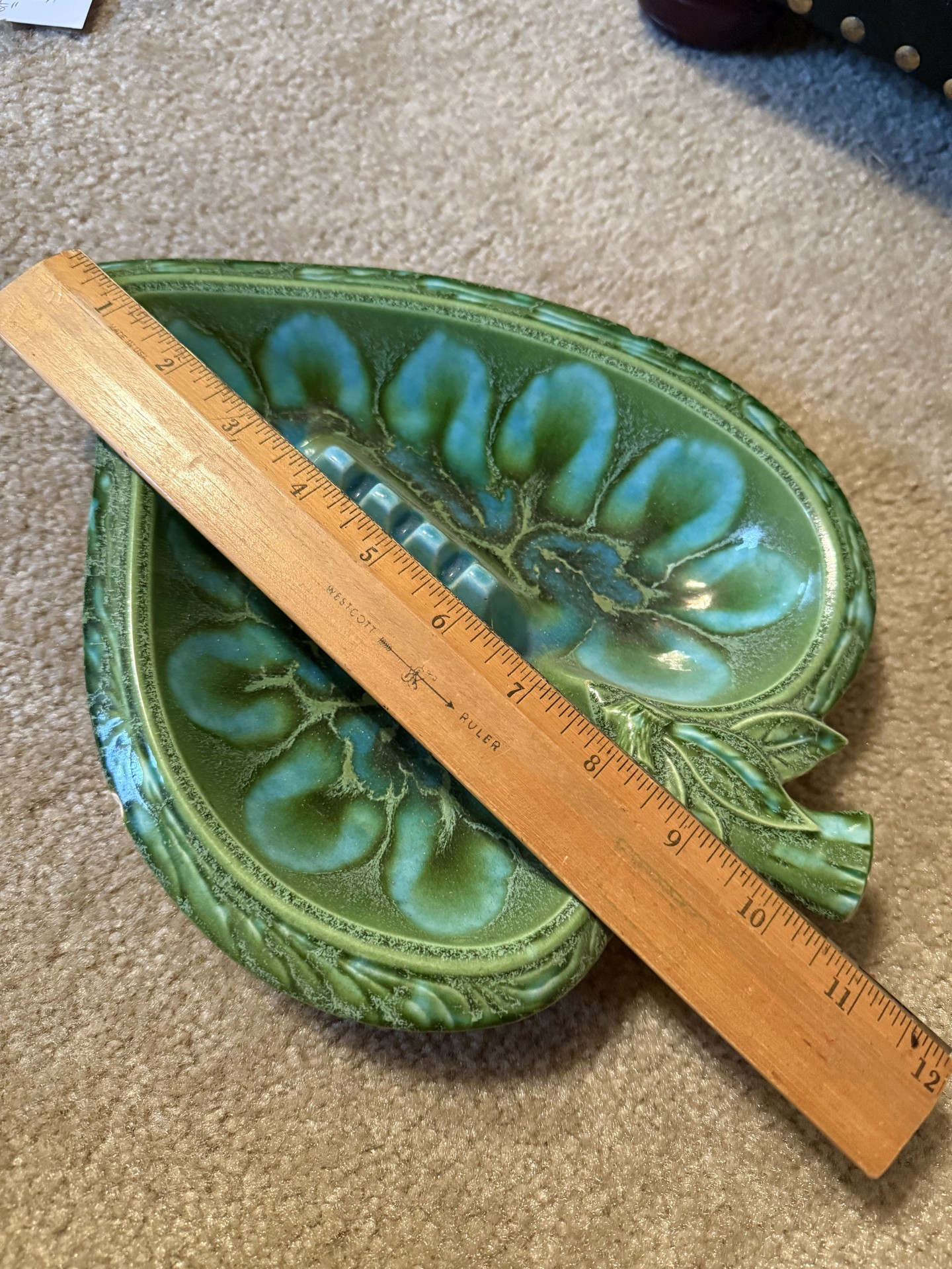 Green heart-shaped ceramic ashtray with leaf motif - image 9 of 11