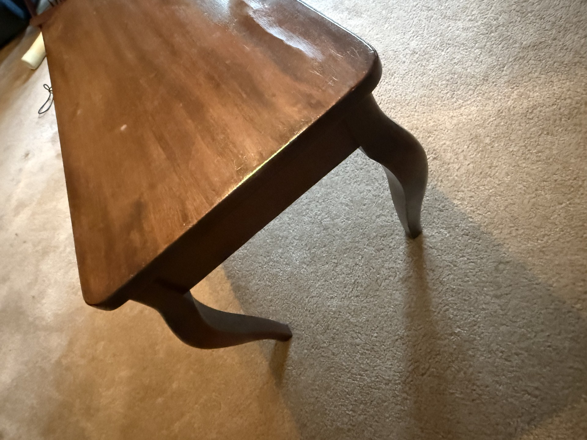 Wooden coffee table with curved legs - image 5 of 8