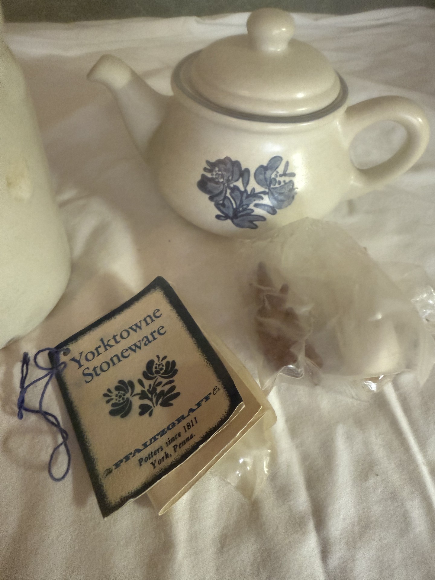 Plfizgraph Yorktowne Stoneware jug and teapot - image 2 of 4