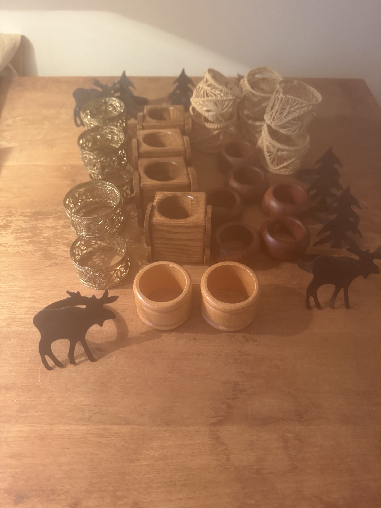 Assorted Napkin ring holders - image 1 of 7