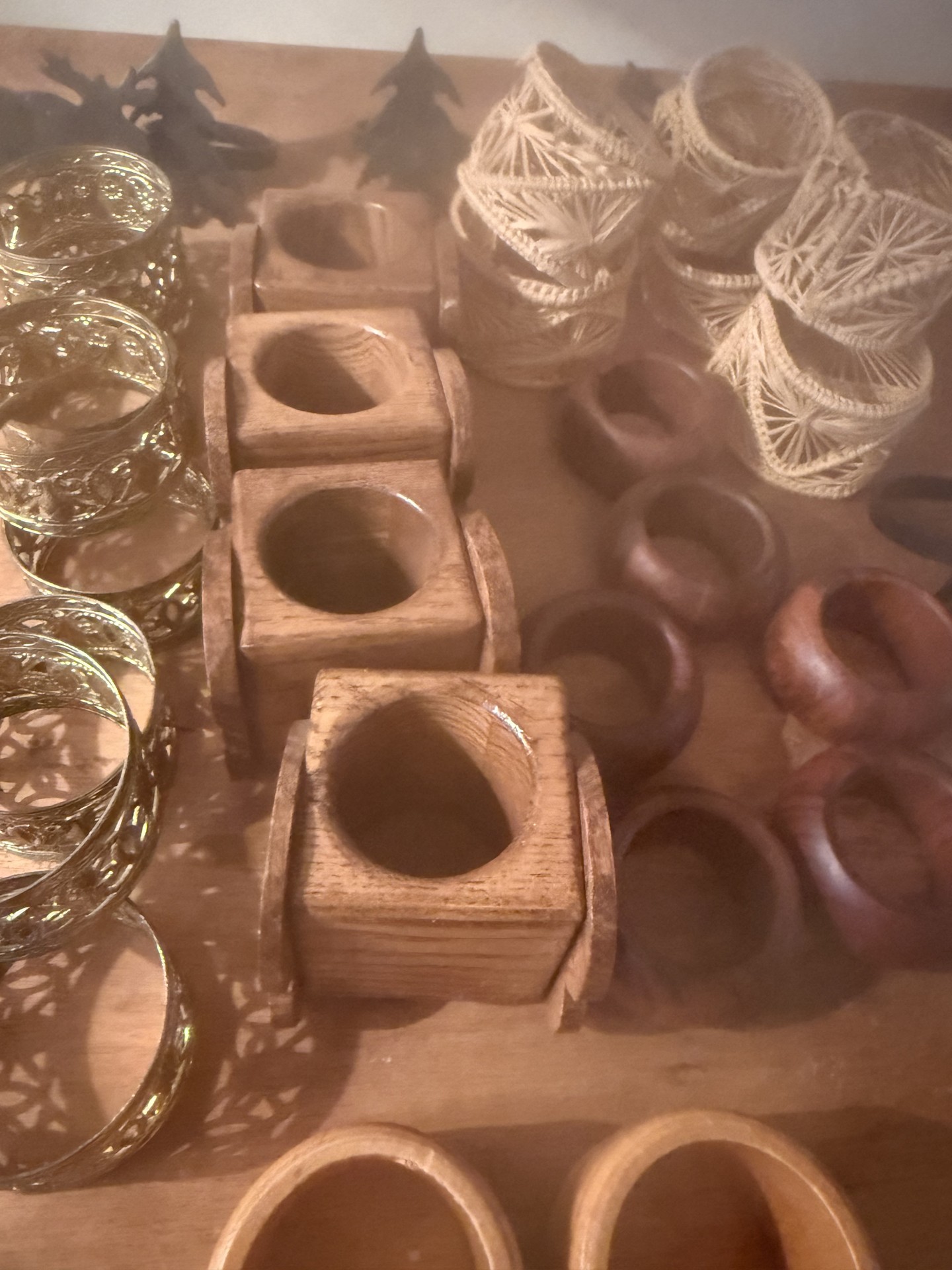 Assorted Napkin ring holders - image 3 of 7