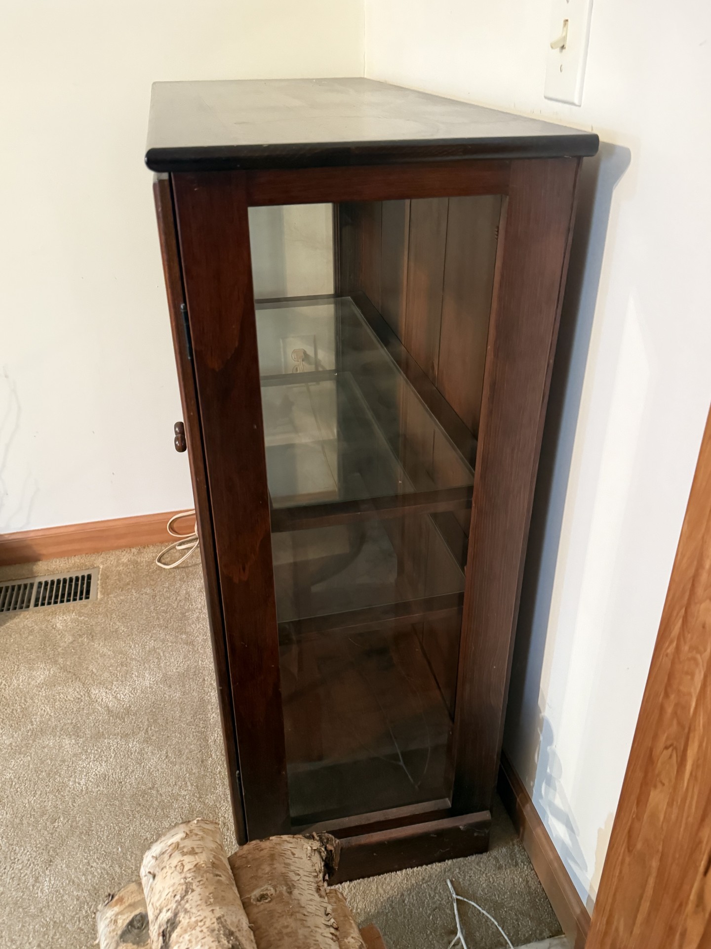 Two-door mahogany glass-front display cabinet - image 2 of 6