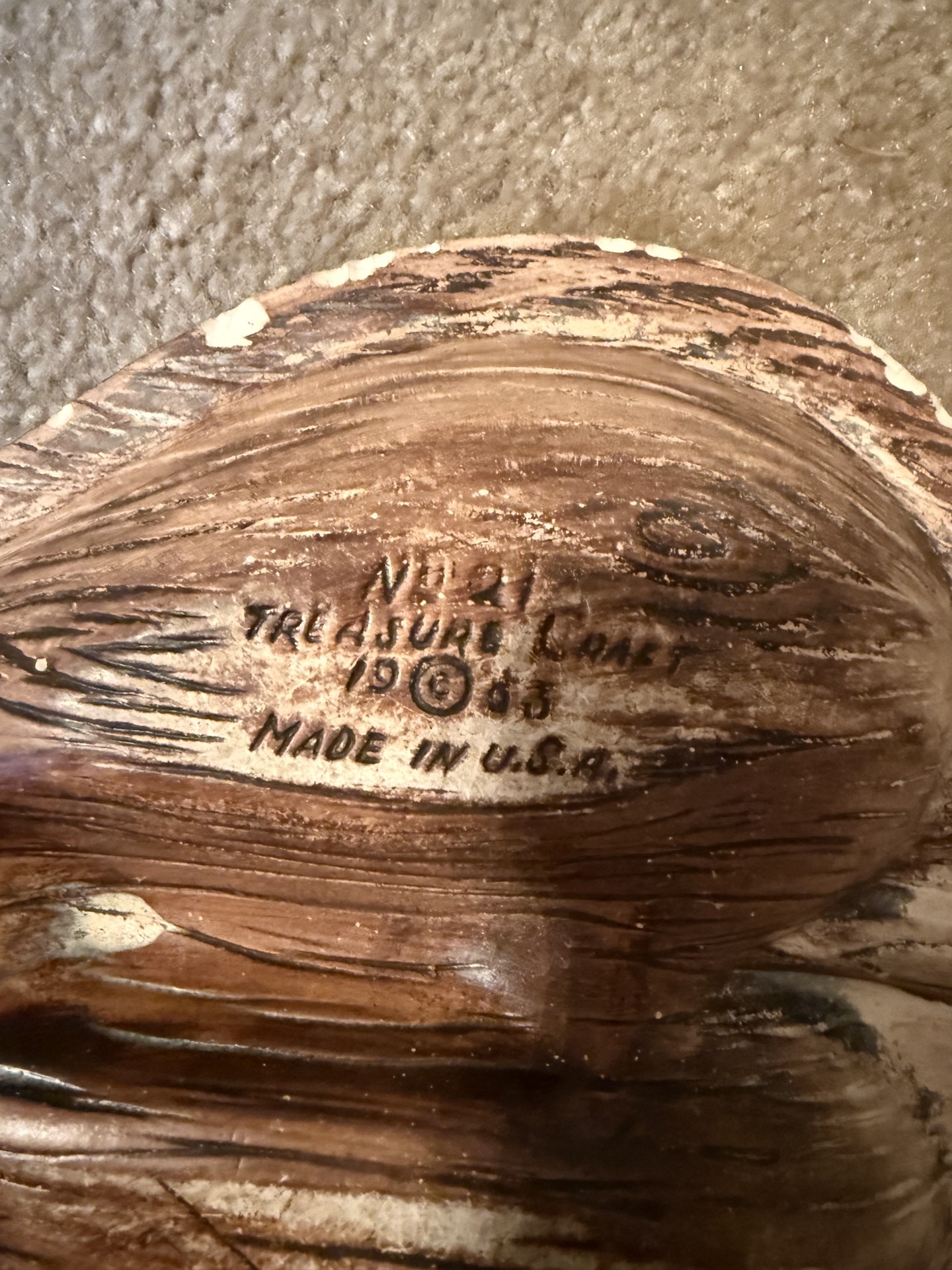 Green heart-shaped ceramic ashtray with leaf motif - image 3 of 11