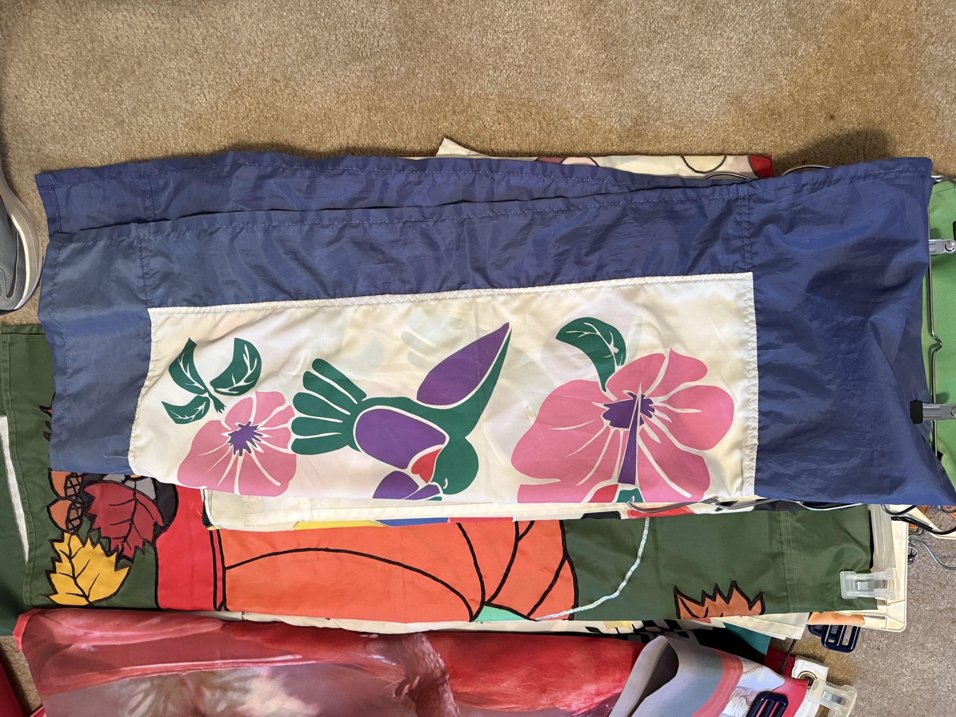 Assorted outdoor flags and banners - image 3 of 6