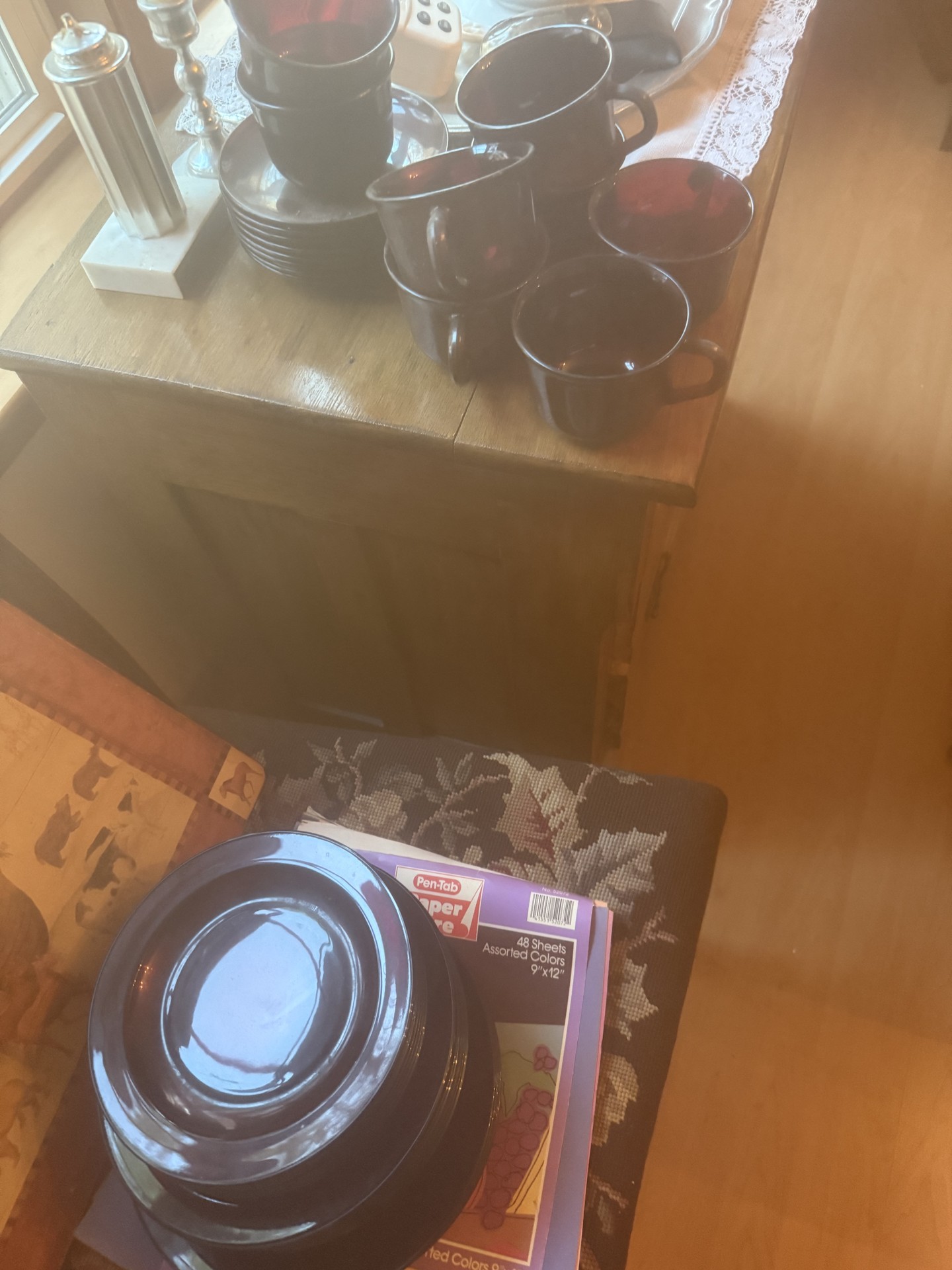 Assorted kitchen gadgets and household items - image 7 of 8