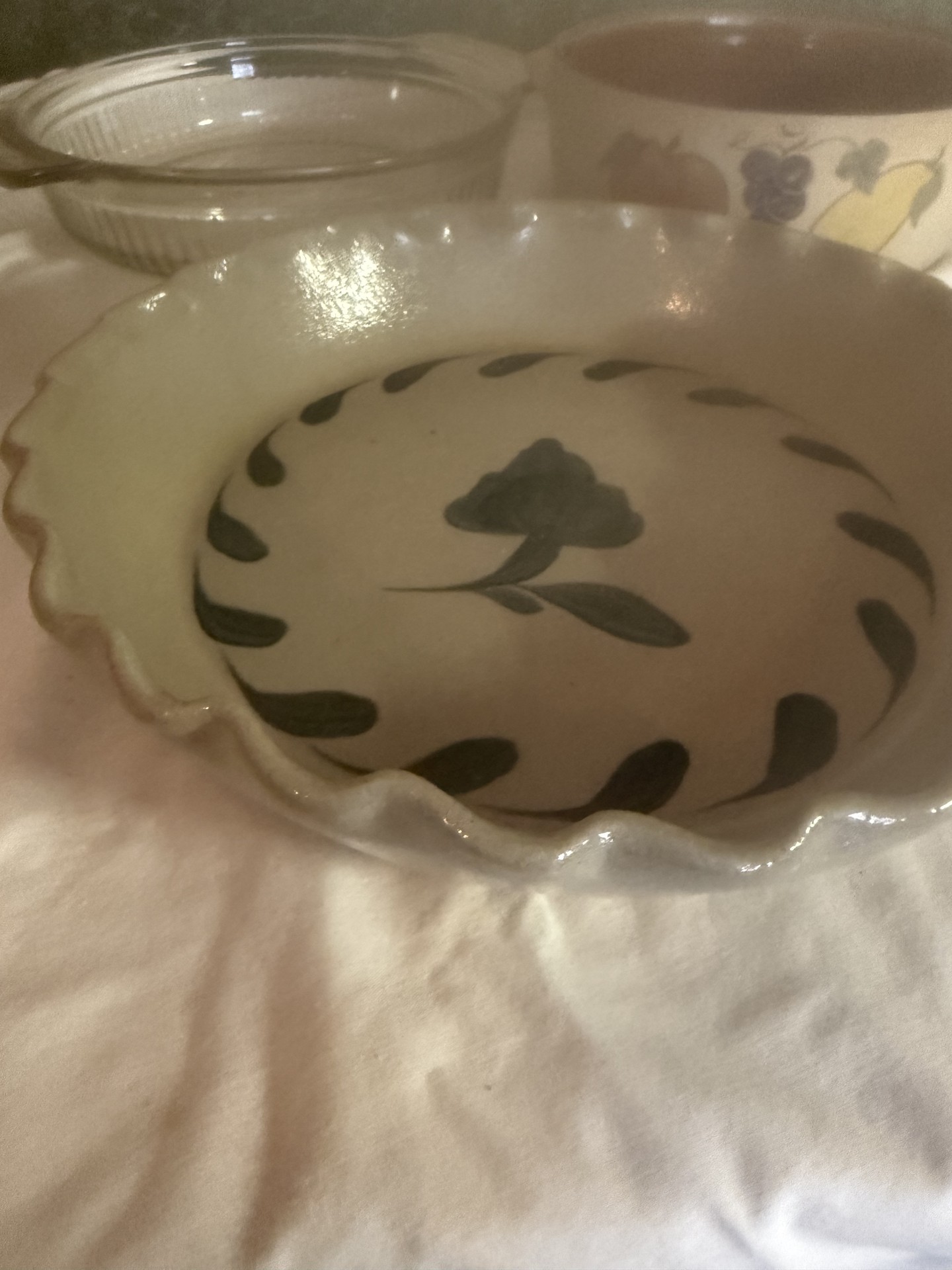 Assorted bakeware: Pyrex glass casserole with lid, glass baking dishes, and Salmon Falls stoneware fruit-pattern dish - image 4 of 13