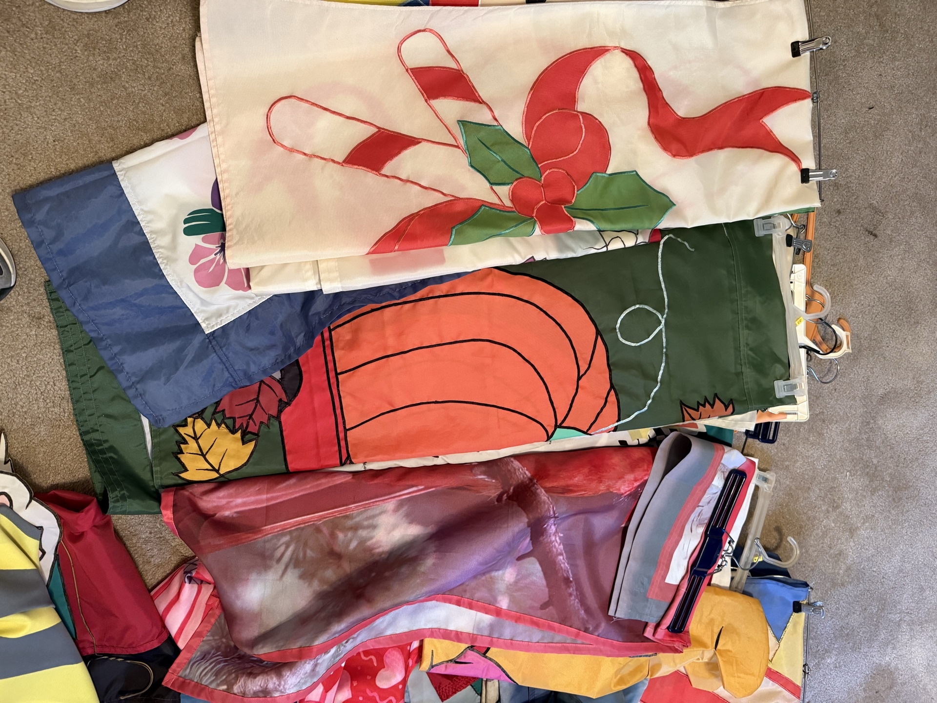 Assorted outdoor flags and banners - image 2 of 6