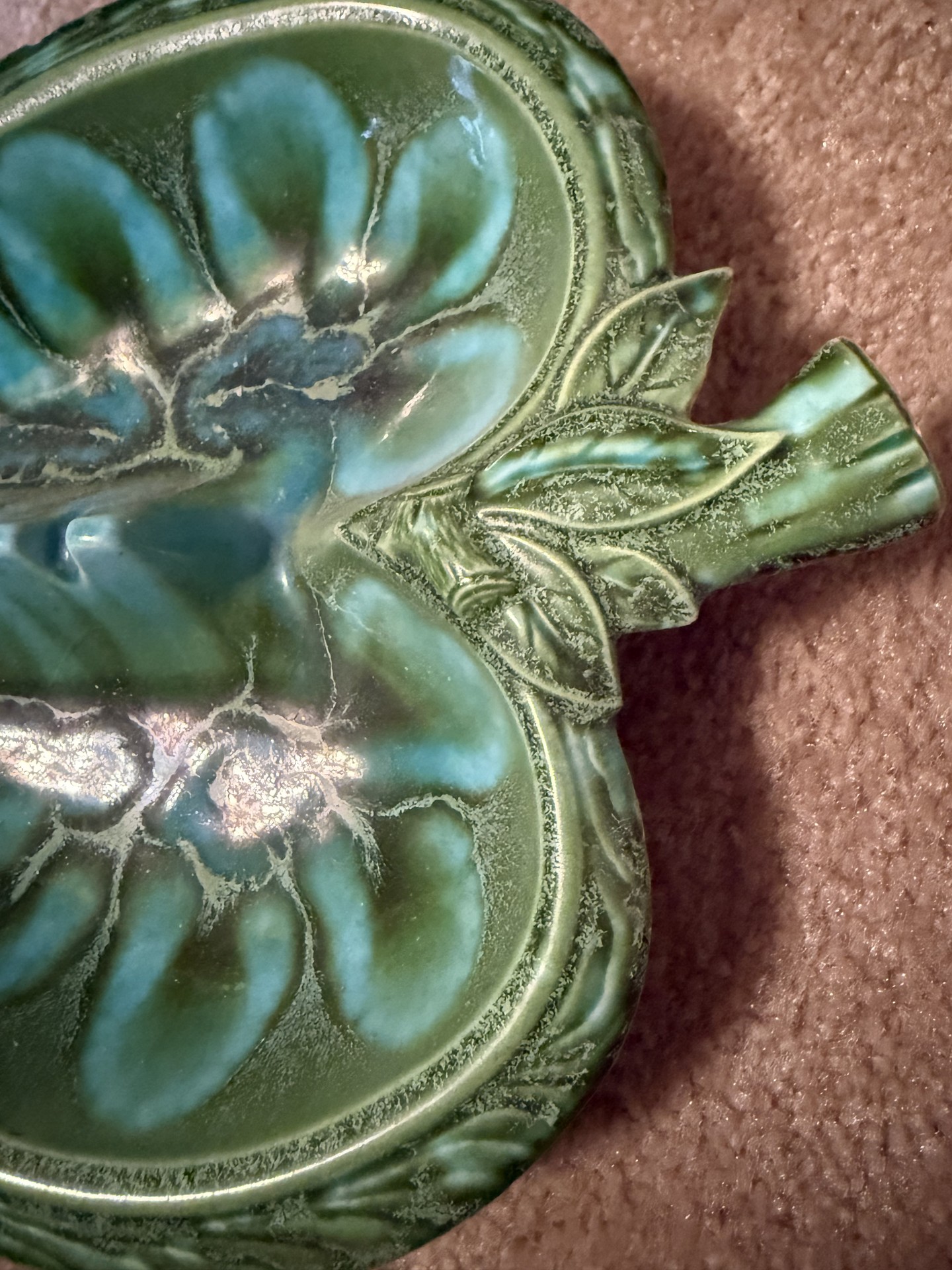 Green heart-shaped ceramic ashtray with leaf motif - image 5 of 11