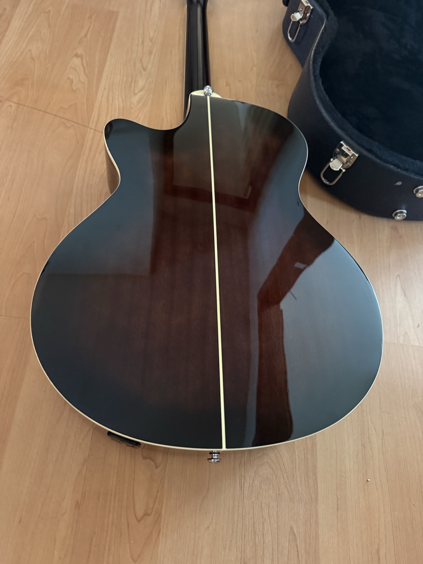 Black acoustic guitar in a hard case - image 6 of 8