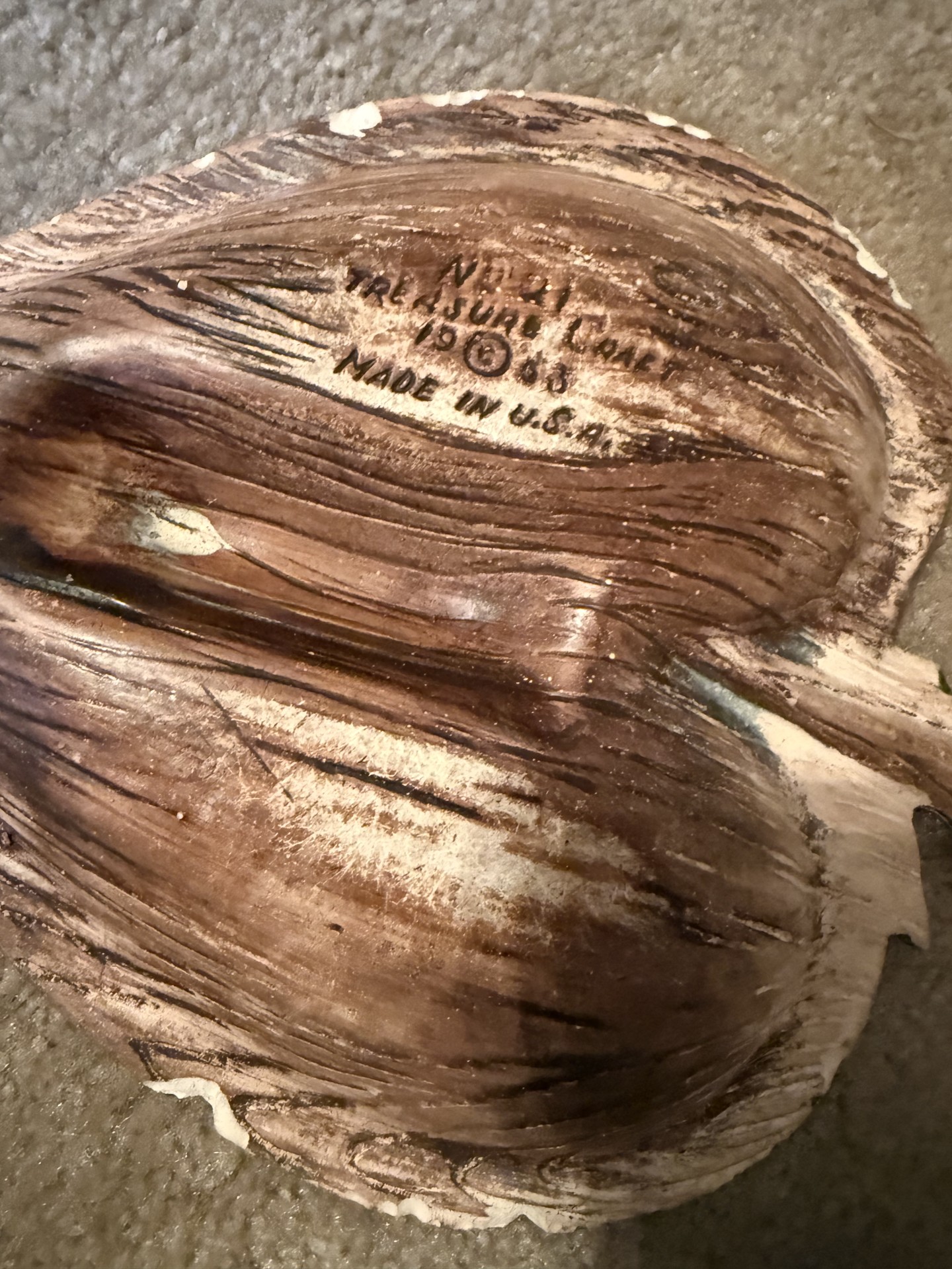 Green heart-shaped ceramic ashtray with leaf motif - image 4 of 11