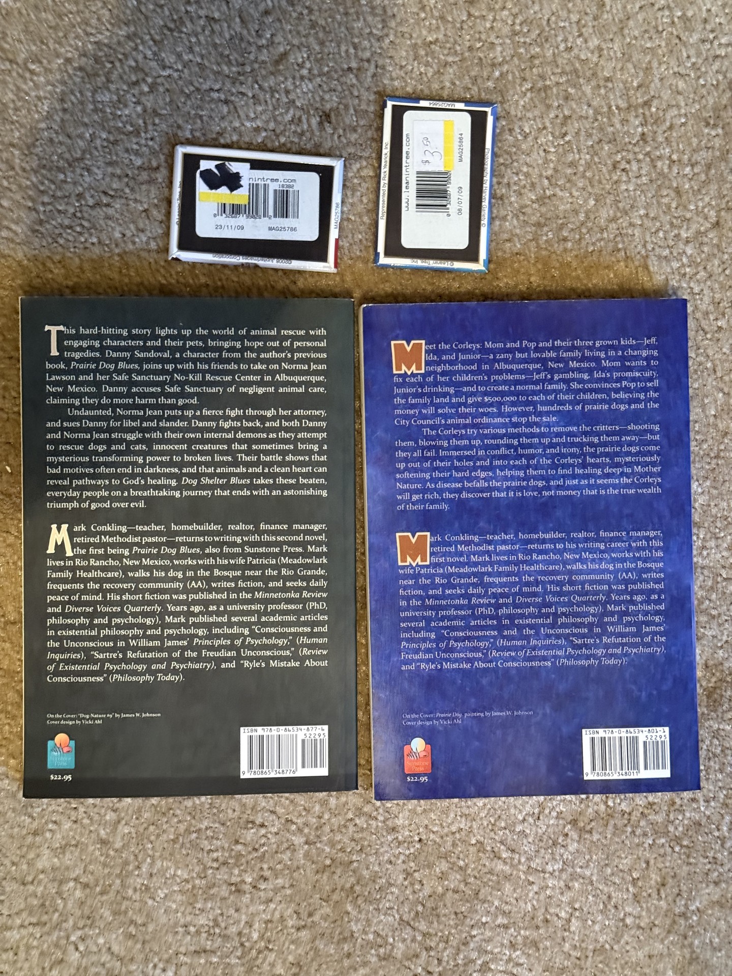 Dog-themed decor and books collection - image 5 of 27