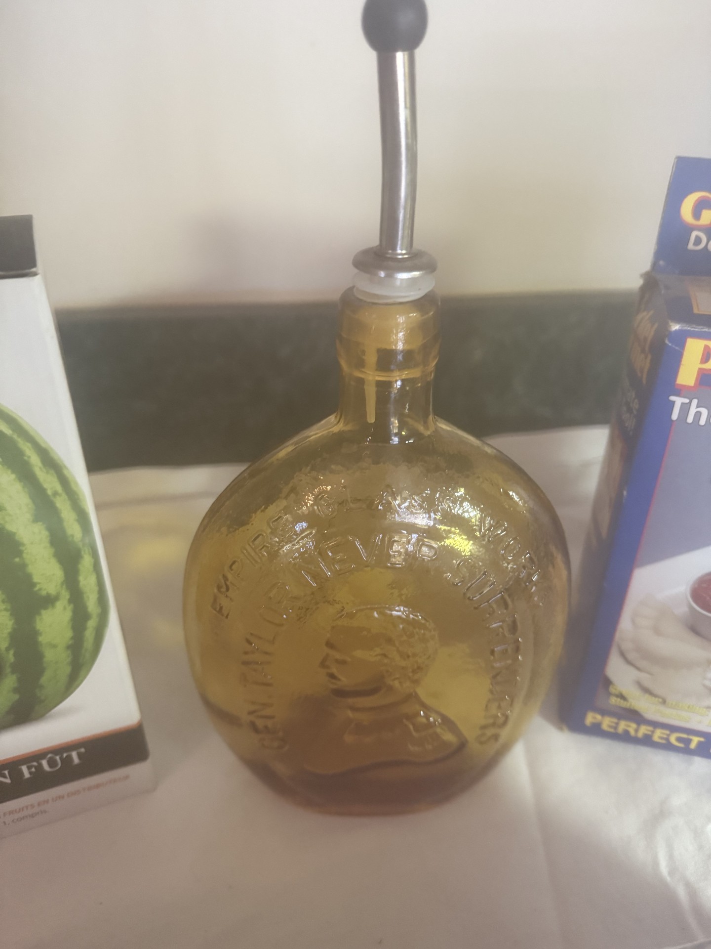 Assorted kitchen gadgets and household items - image 4 of 8