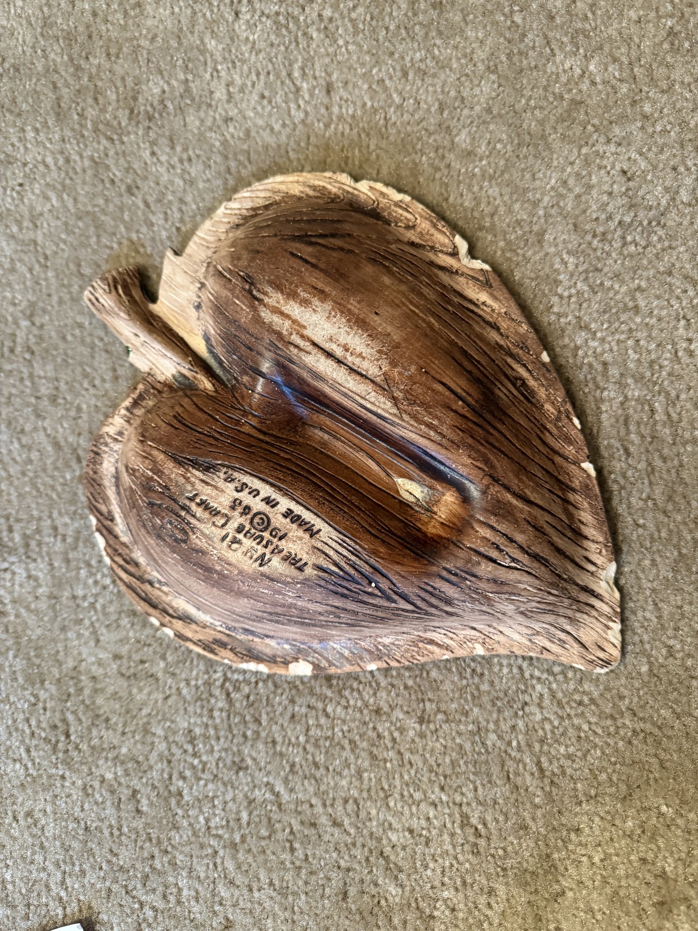 Green heart-shaped ceramic ashtray with leaf motif - image 2 of 11