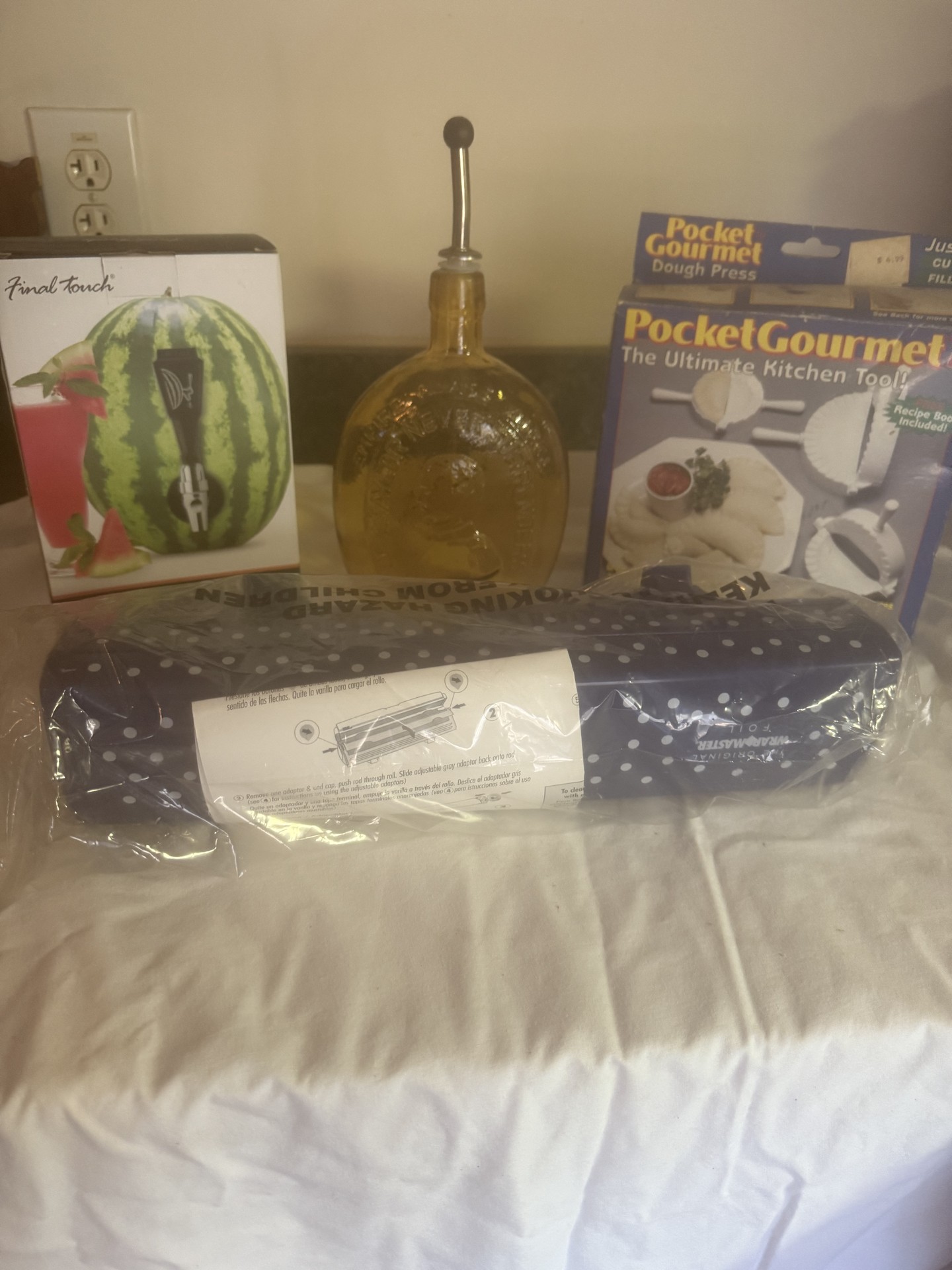 Assorted kitchen gadgets and household items - image 1 of 8