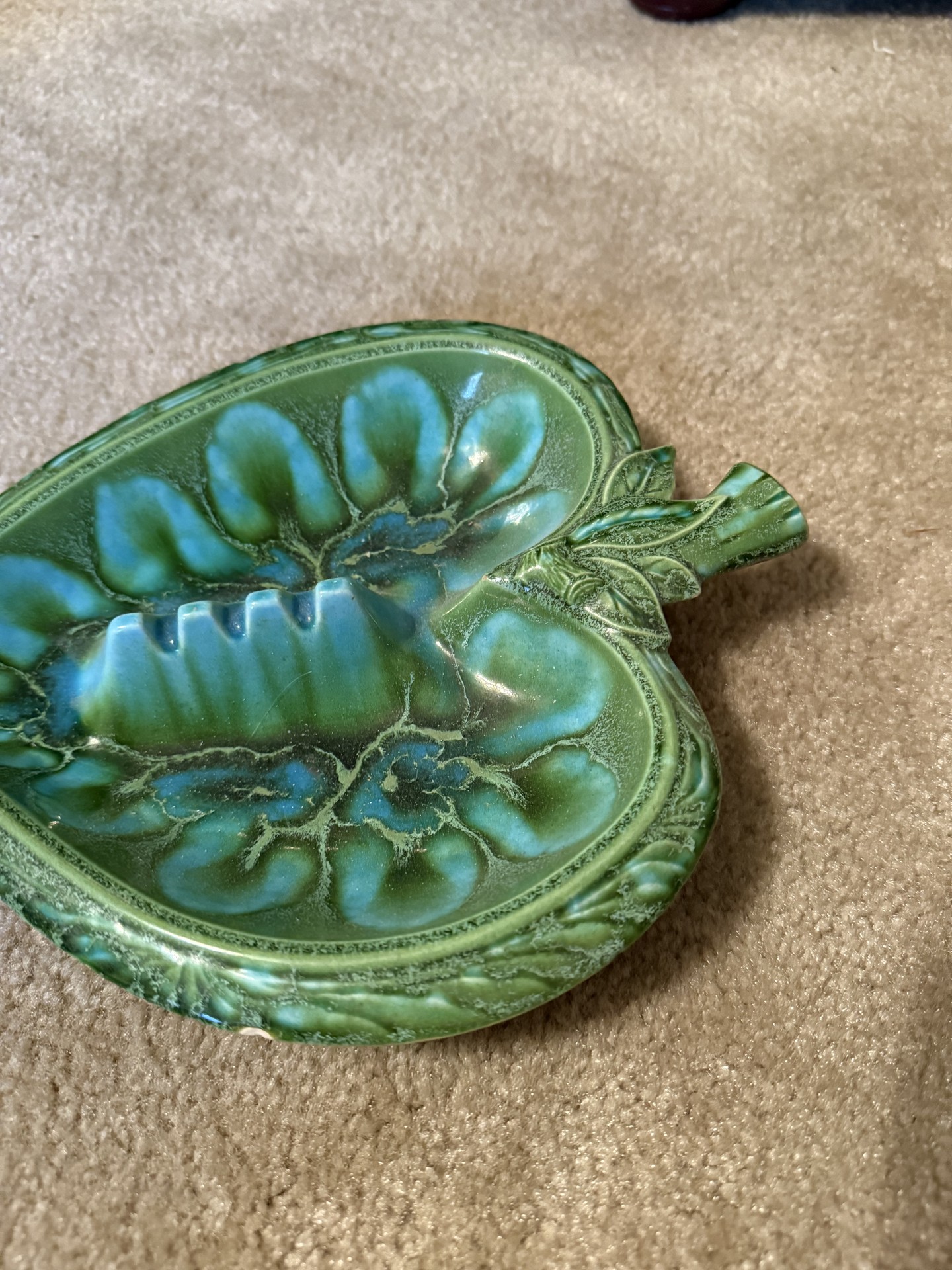 Green heart-shaped ceramic ashtray with leaf motif - image 7 of 11