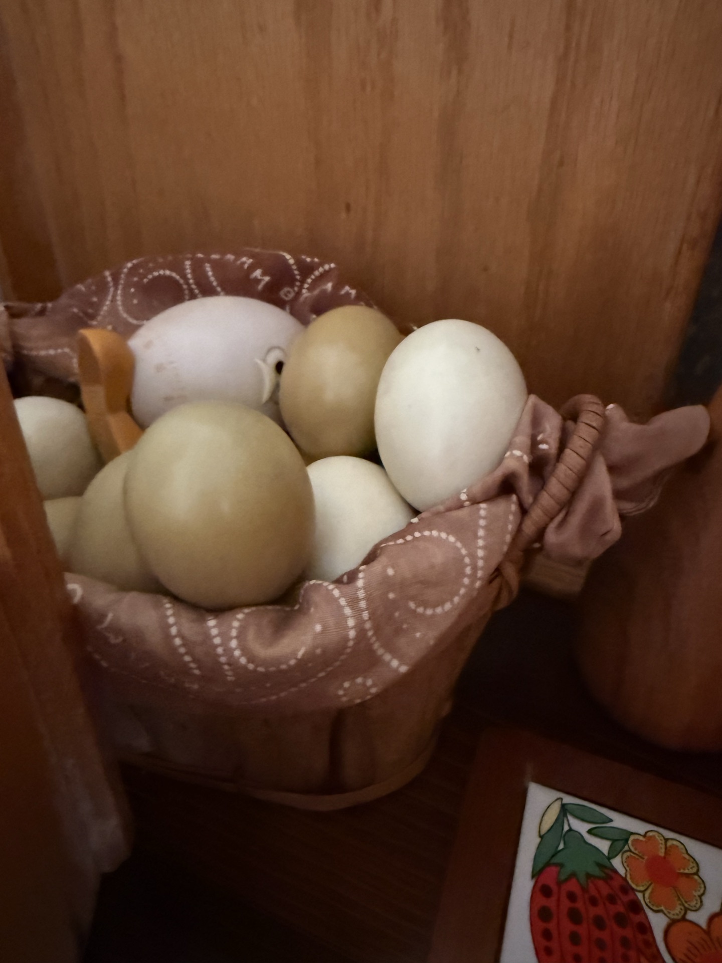 Wooden decor group with feathered vase, egg basket, stained-glass box, and Athol 225th plaque - image 3 of 6