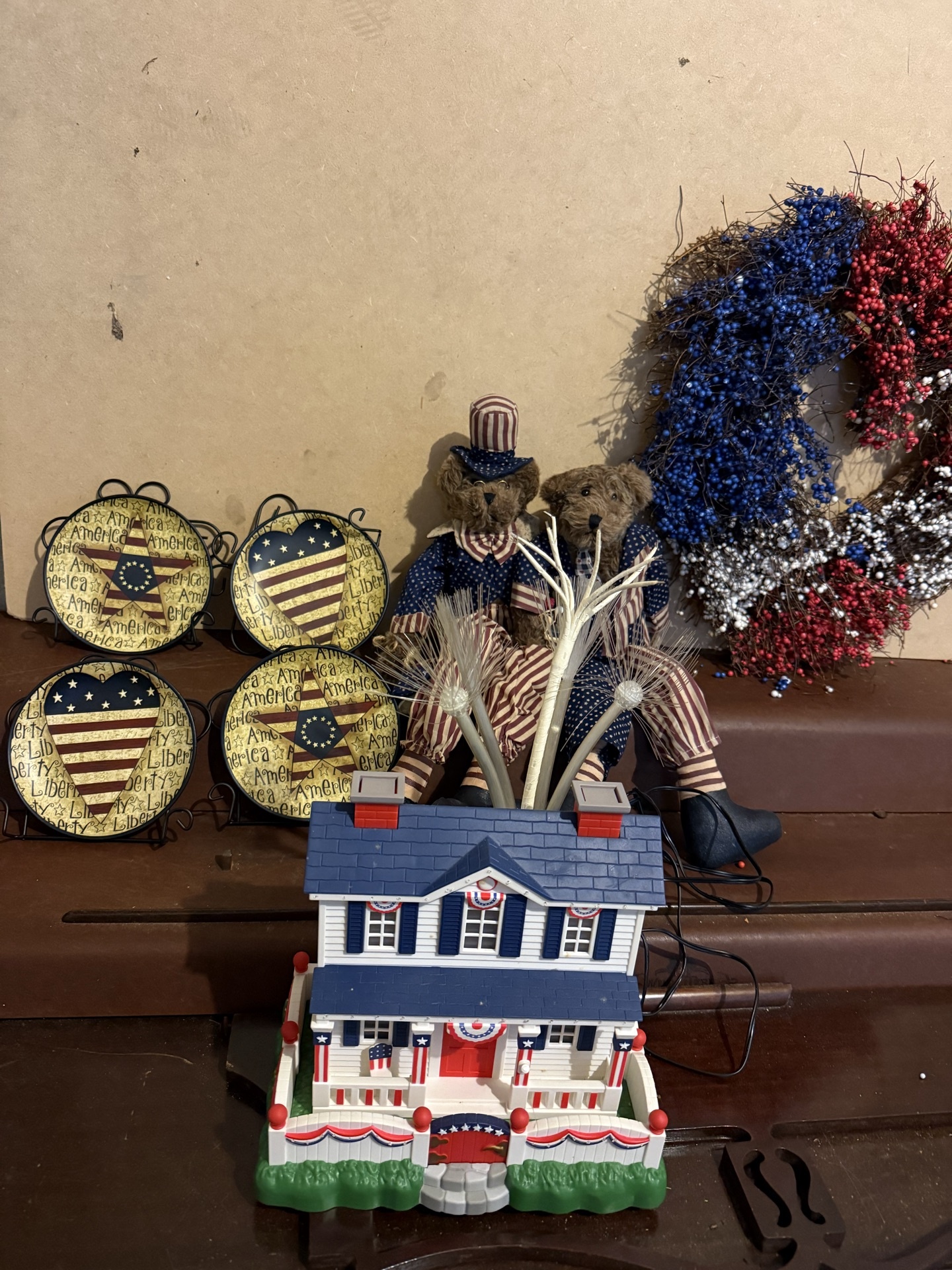 Patriotic Americana home decor collection - image 1 of 6