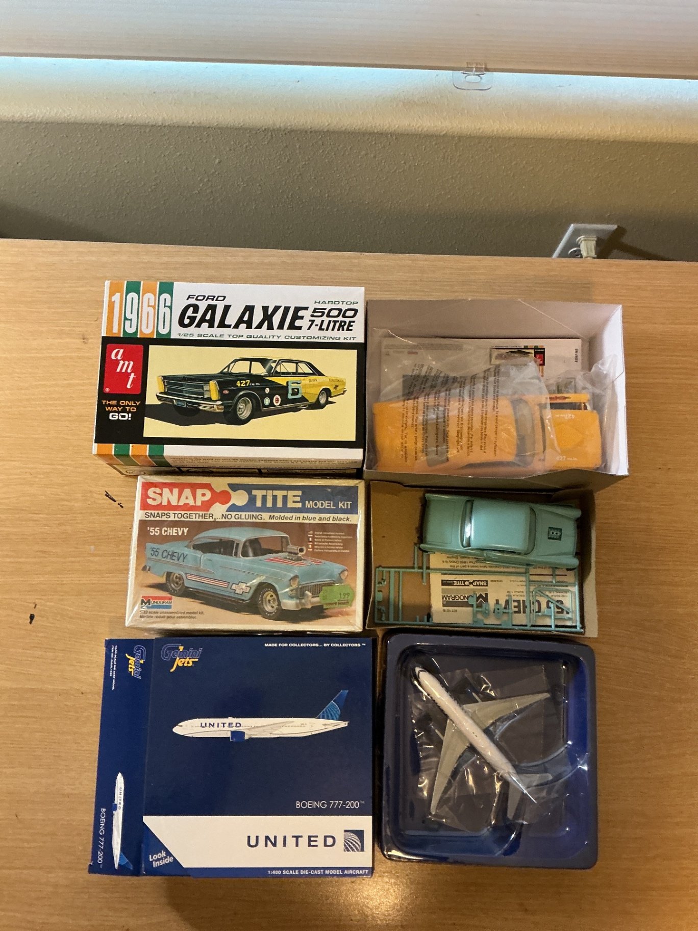 Assorted vintage scale-model car kits and die-cast cars - image 8 of 16