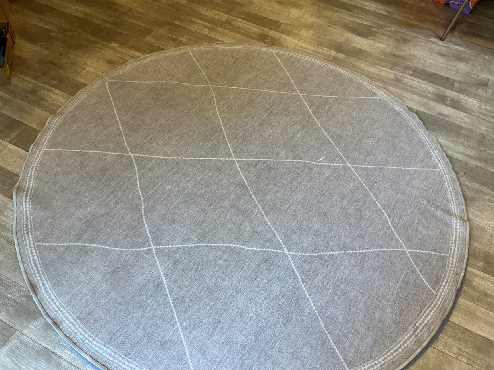 Round gray area rug with white grid pattern - image 1 of 3