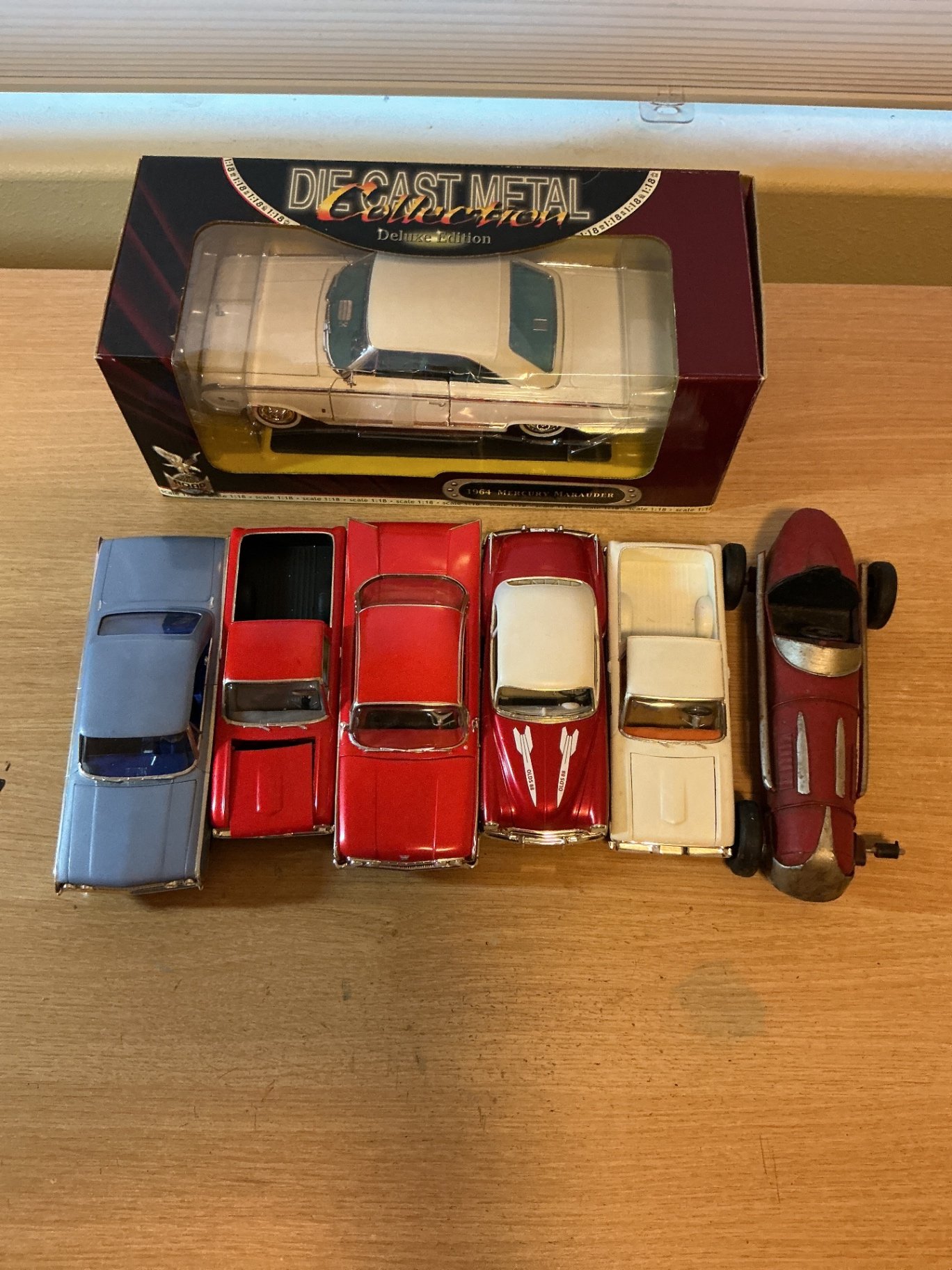 Assorted vintage scale-model car kits and die-cast cars - image 15 of 16