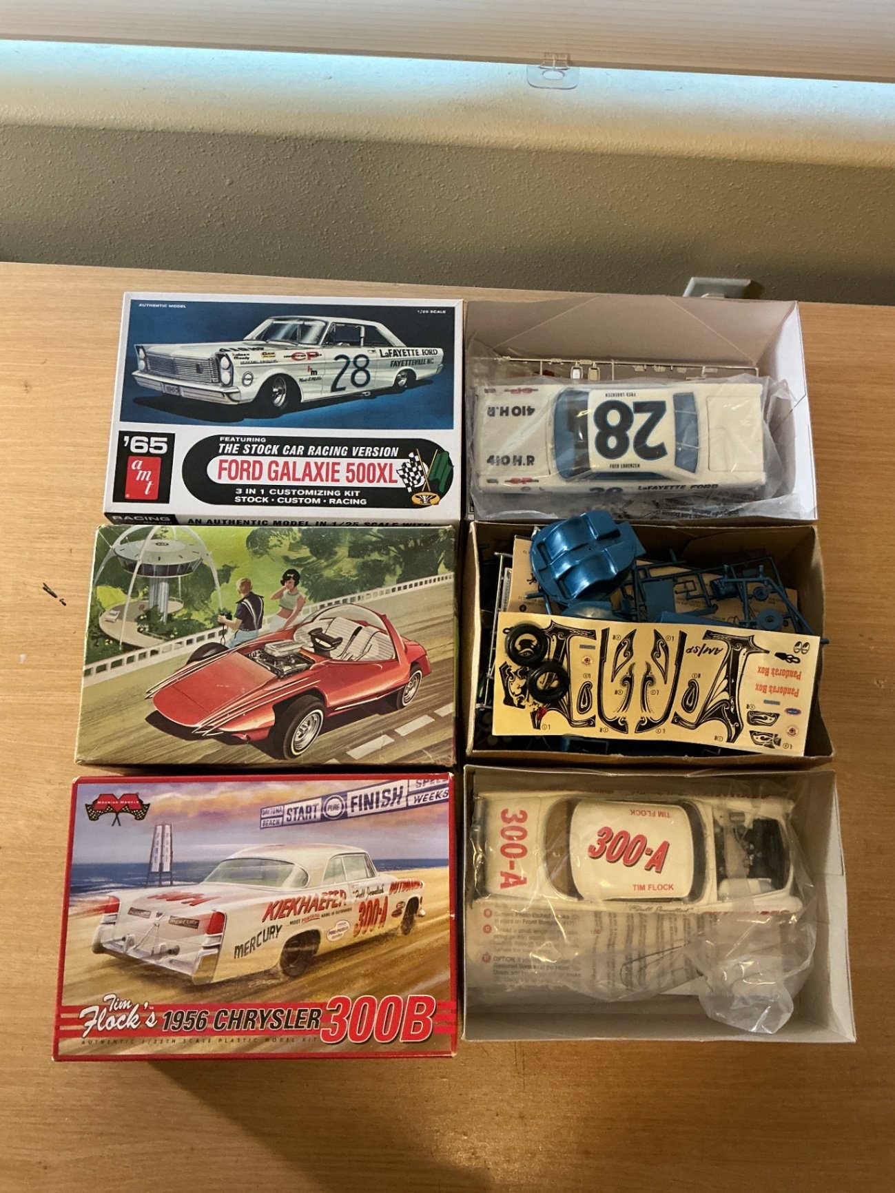 Assorted vintage scale-model car kits and die-cast cars - image 11 of 16