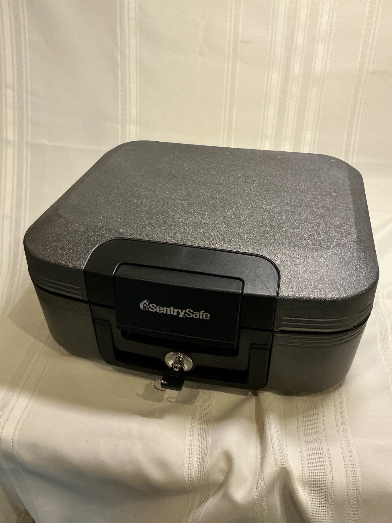 SentrySafe portable security safe  - image 2 of 3
