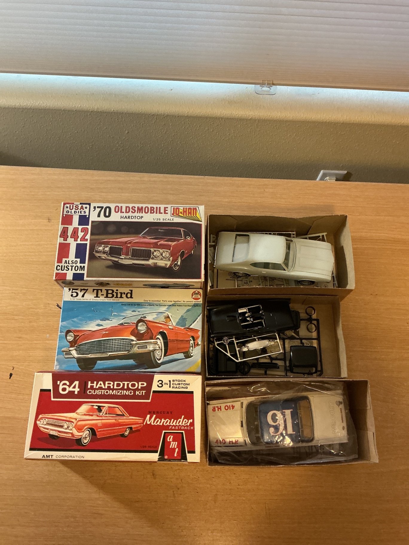 Assorted vintage scale-model car kits and die-cast cars - image 5 of 16