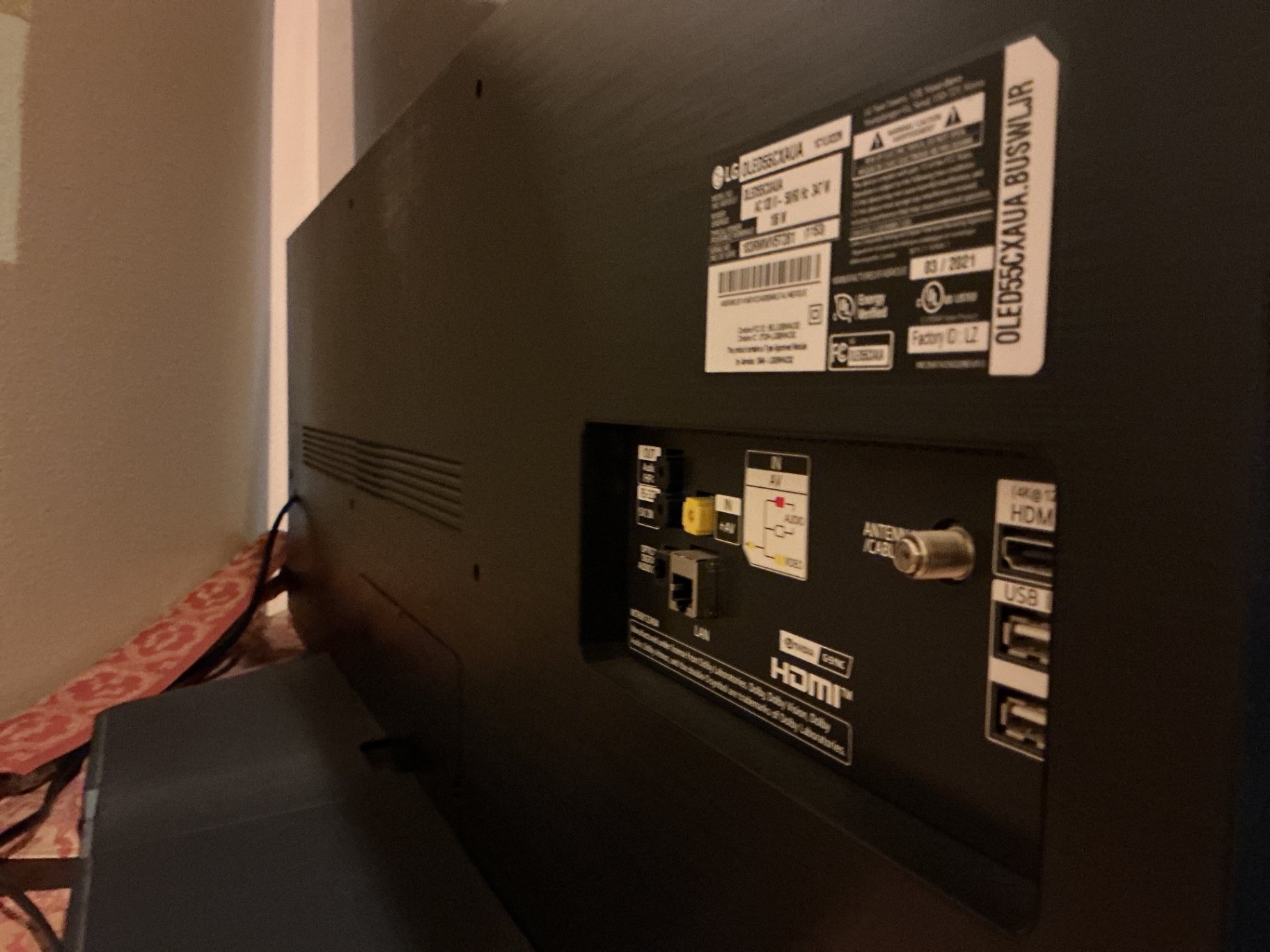 Flat-screen LG TV with remote - image 4 of 4