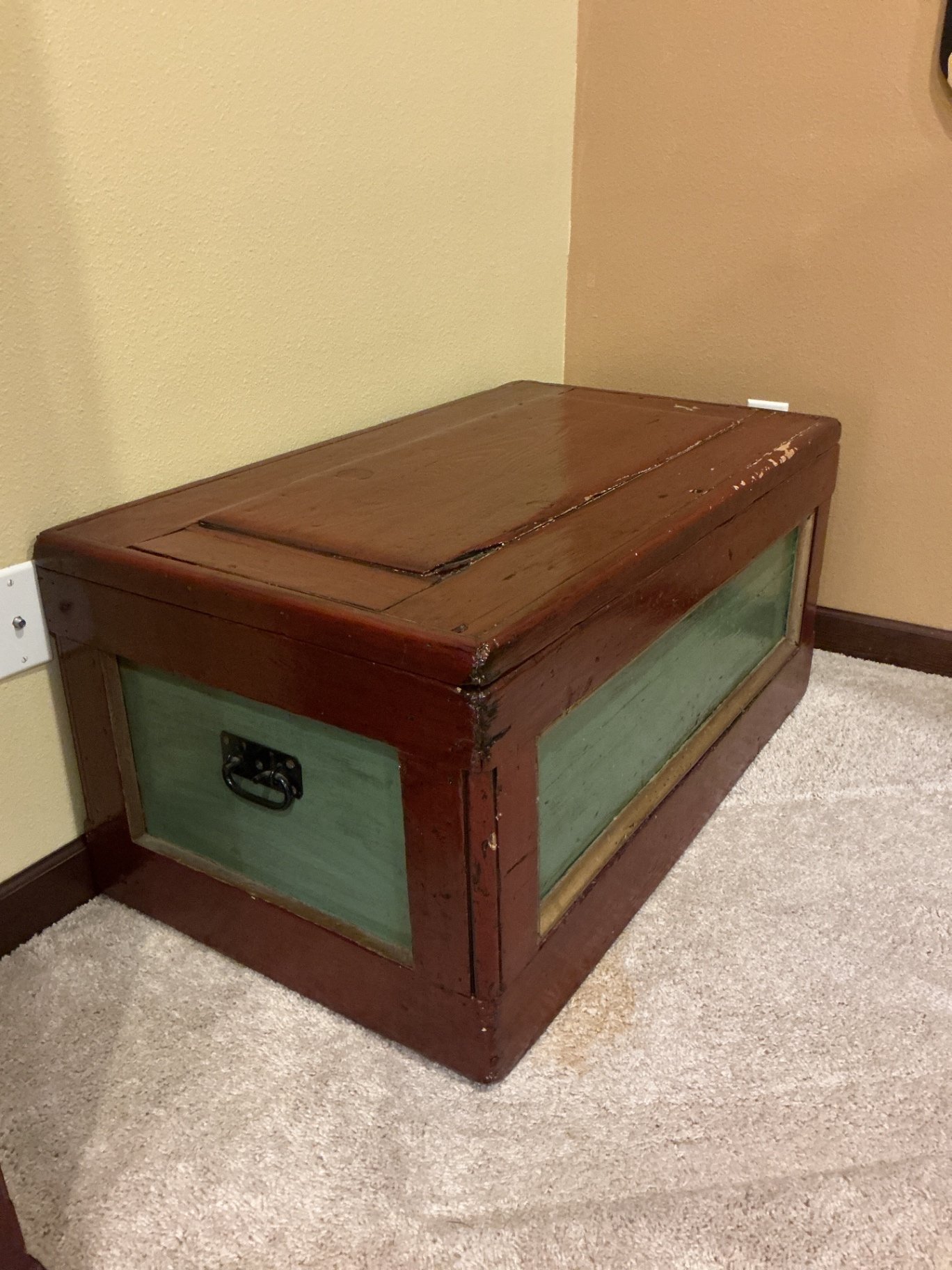 Wooden storage trunk with green paneling - image 2 of 6